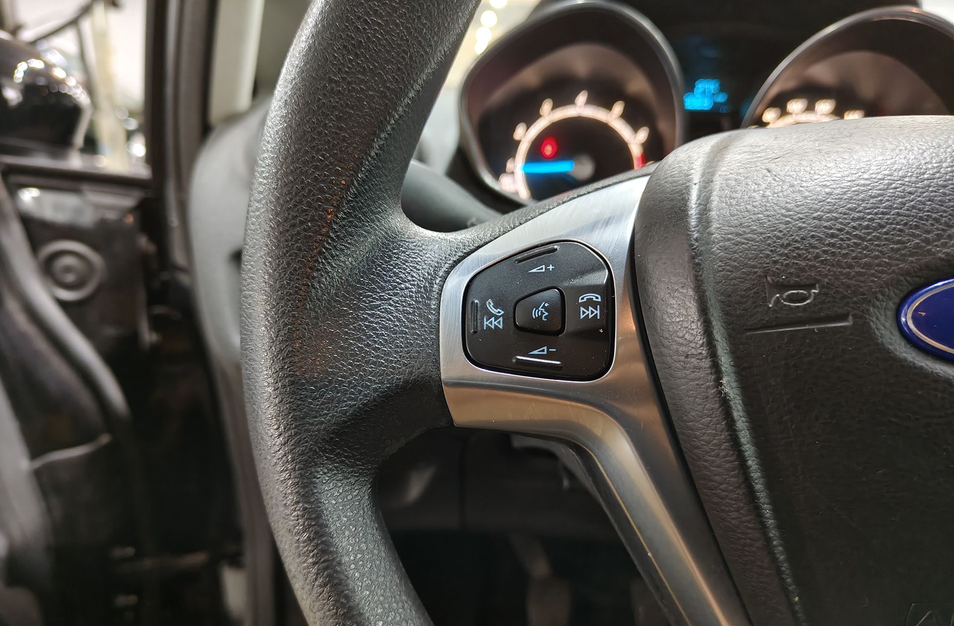 Ford Fiesta 1.0 EcoBoost Trend - foto 23
