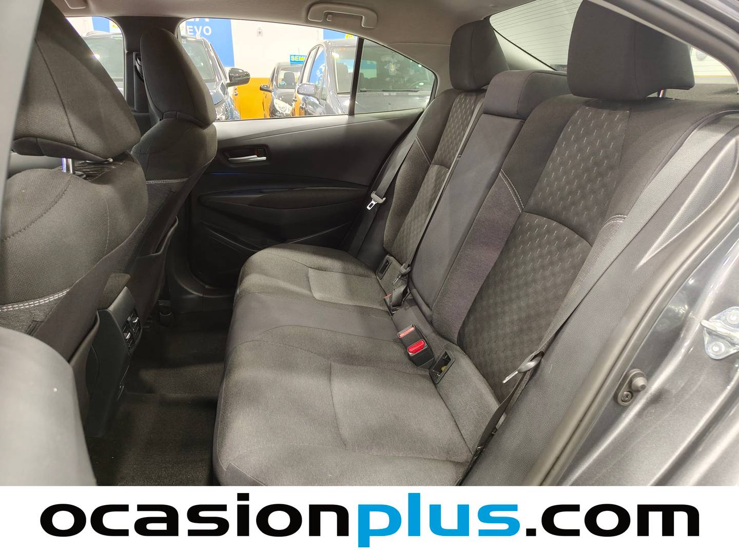 Foto asientos traseros Toyota Corolla Toyota Corolla 140H Style (140 CV)