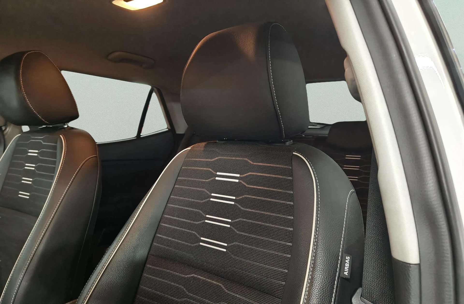 Kia Stonic 1.0 T-GDi MHEV iMT GT Line - foto 8
