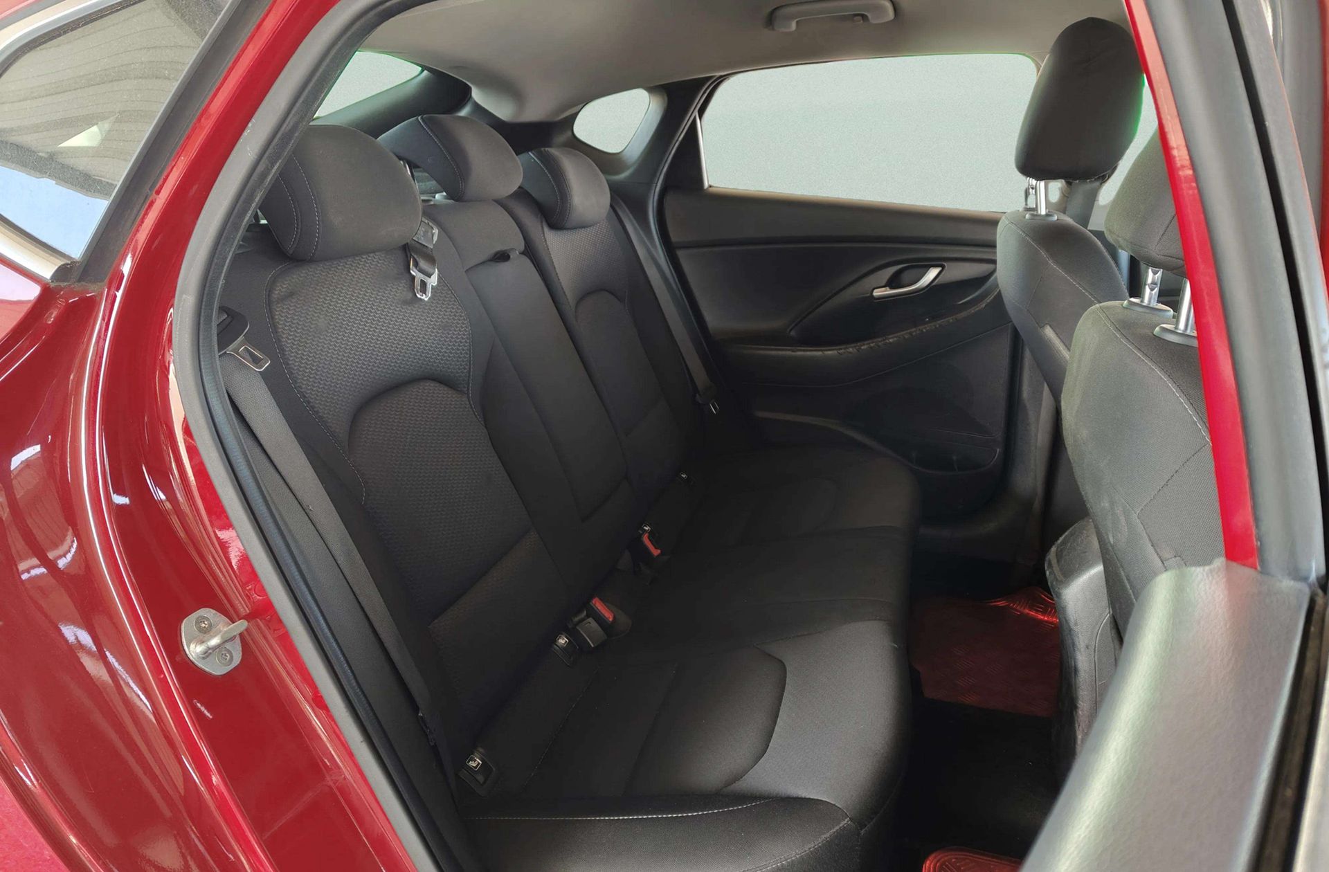 Hyundai i30 1.6 CRDi Tecno Fastback - foto 18