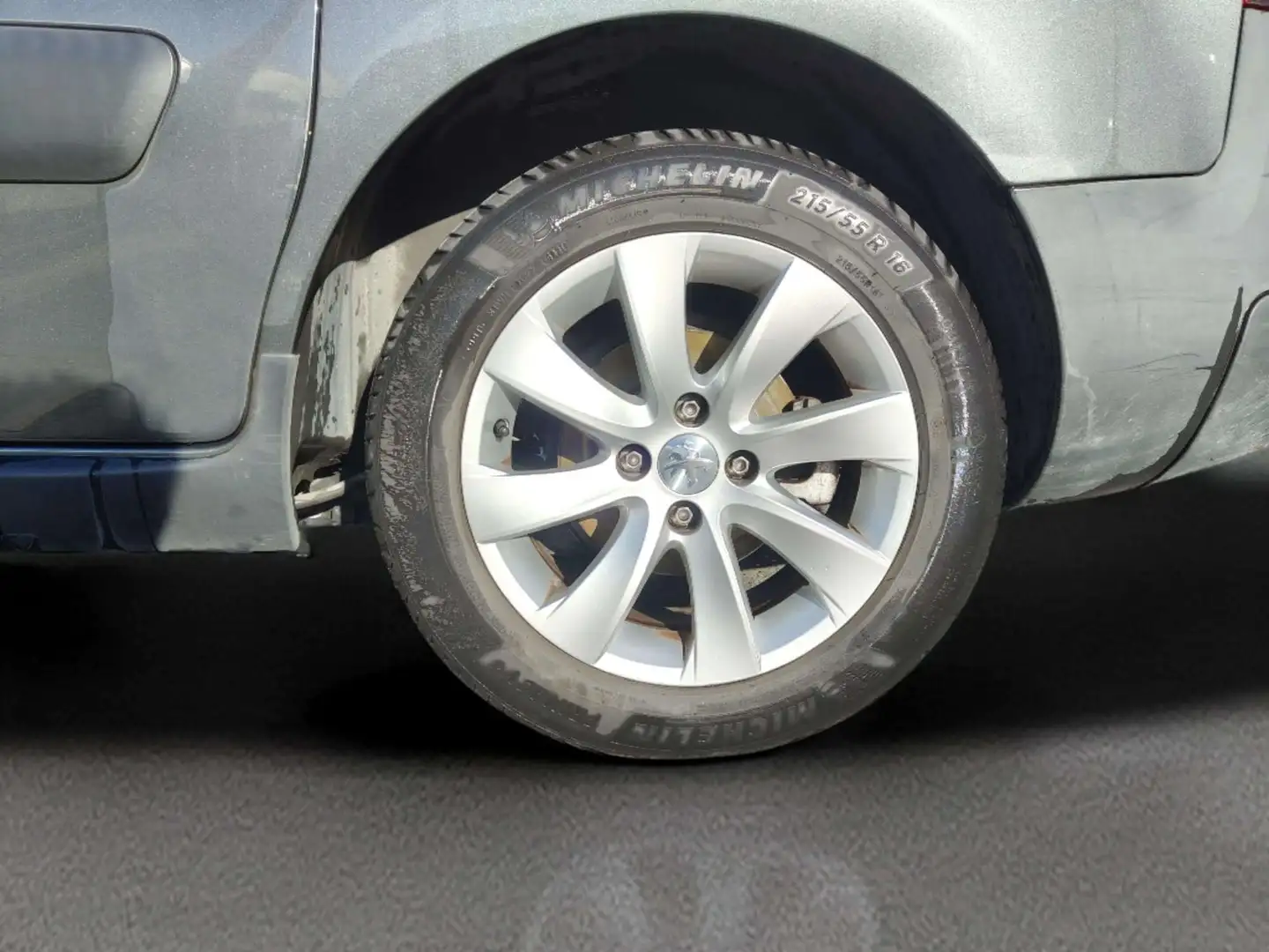 Foto Peugeot Partner Peugeot Partner Tepee Combi 1.2 PureTech Adventure Edition (110 CV)