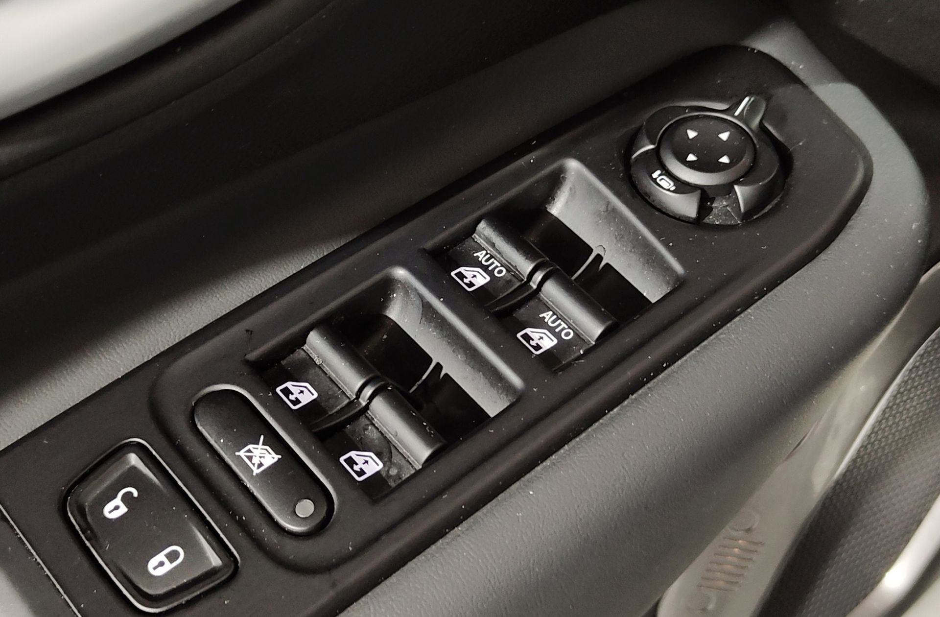 Jeep Renegade eHybrid 1.5 Limited ATX - foto 37