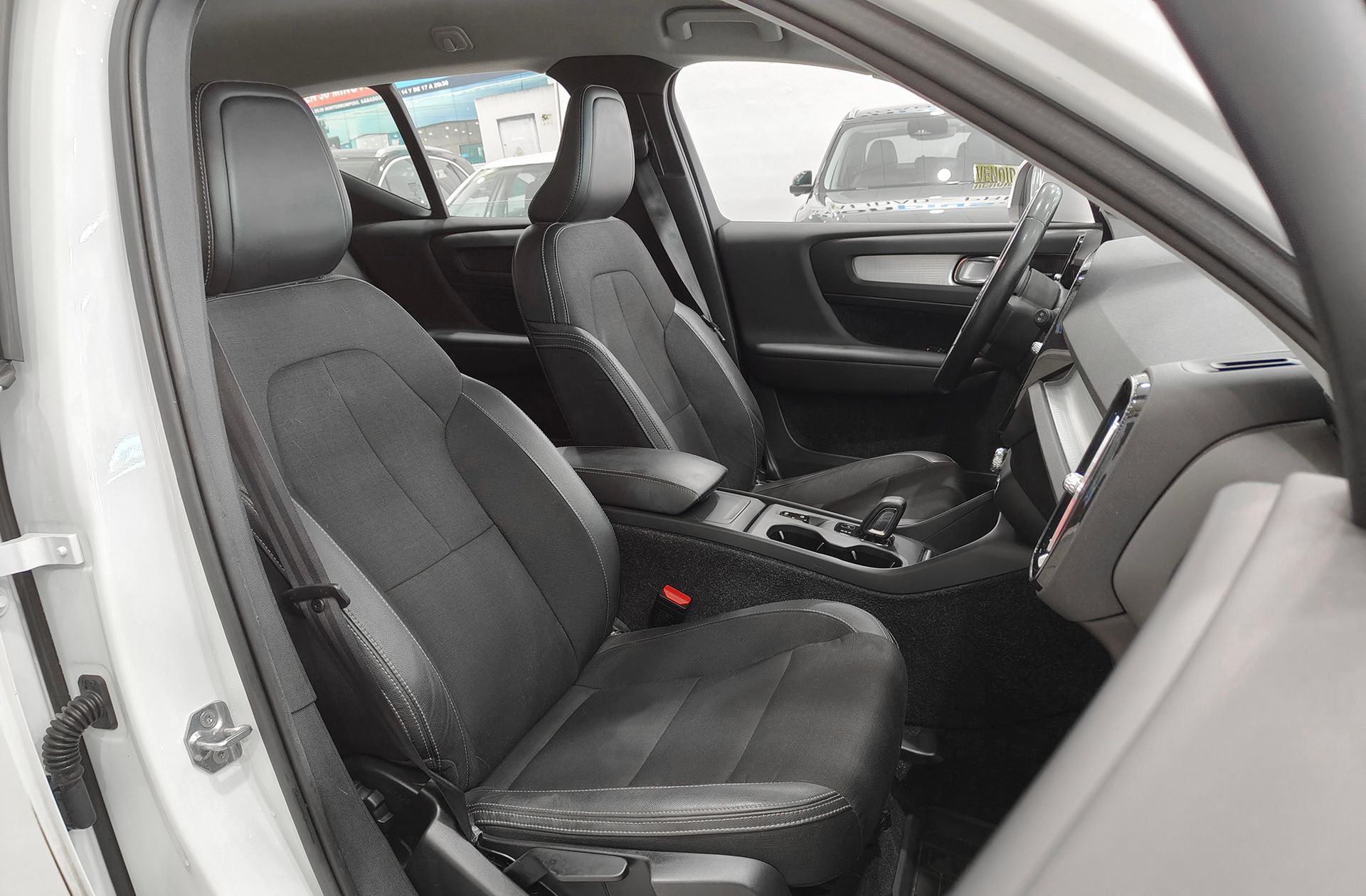Volvo XC40 T4 Momentum - foto 19