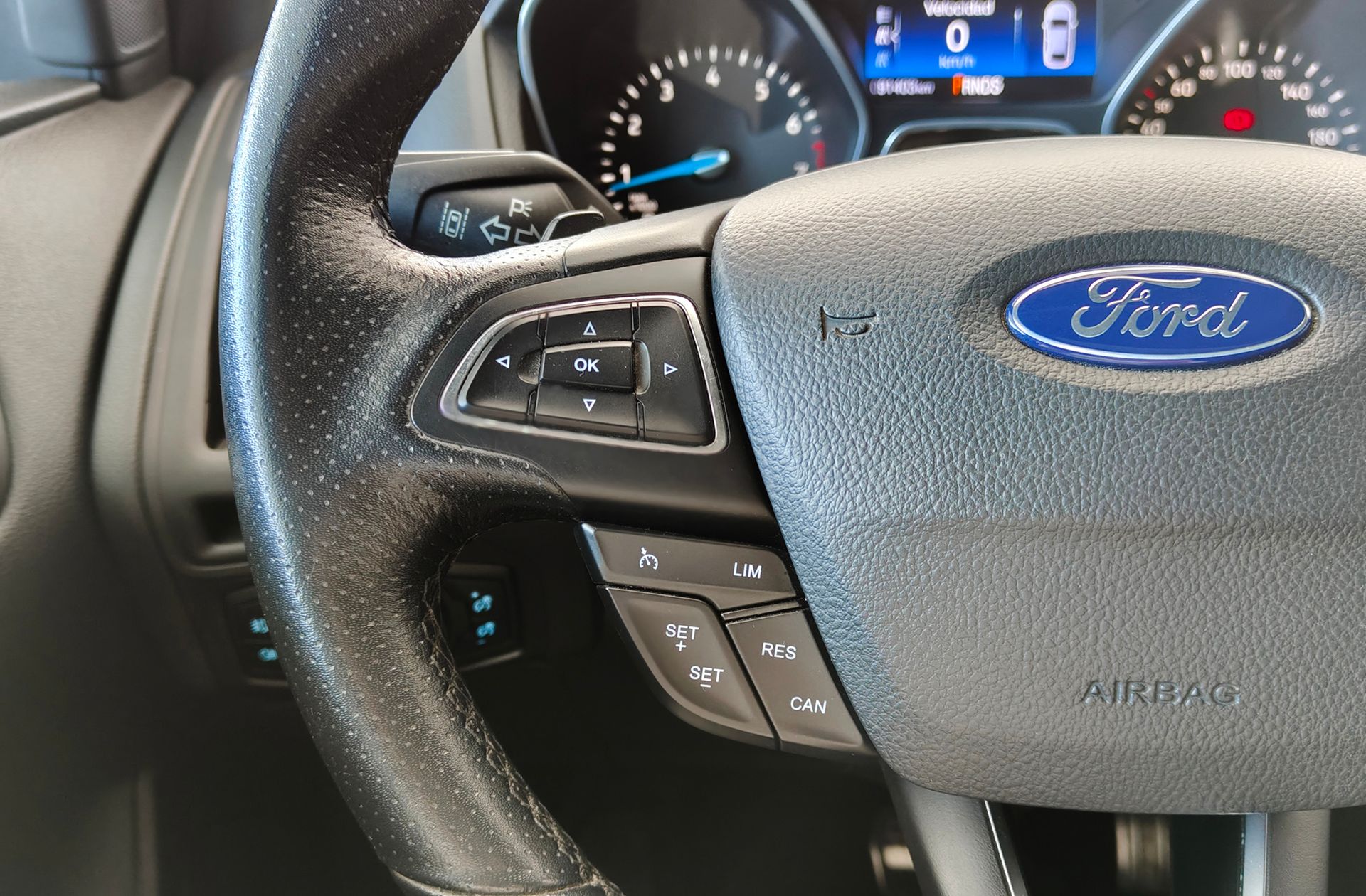 Ford Focus 1.5 EcoBoost ST-Line - foto 36