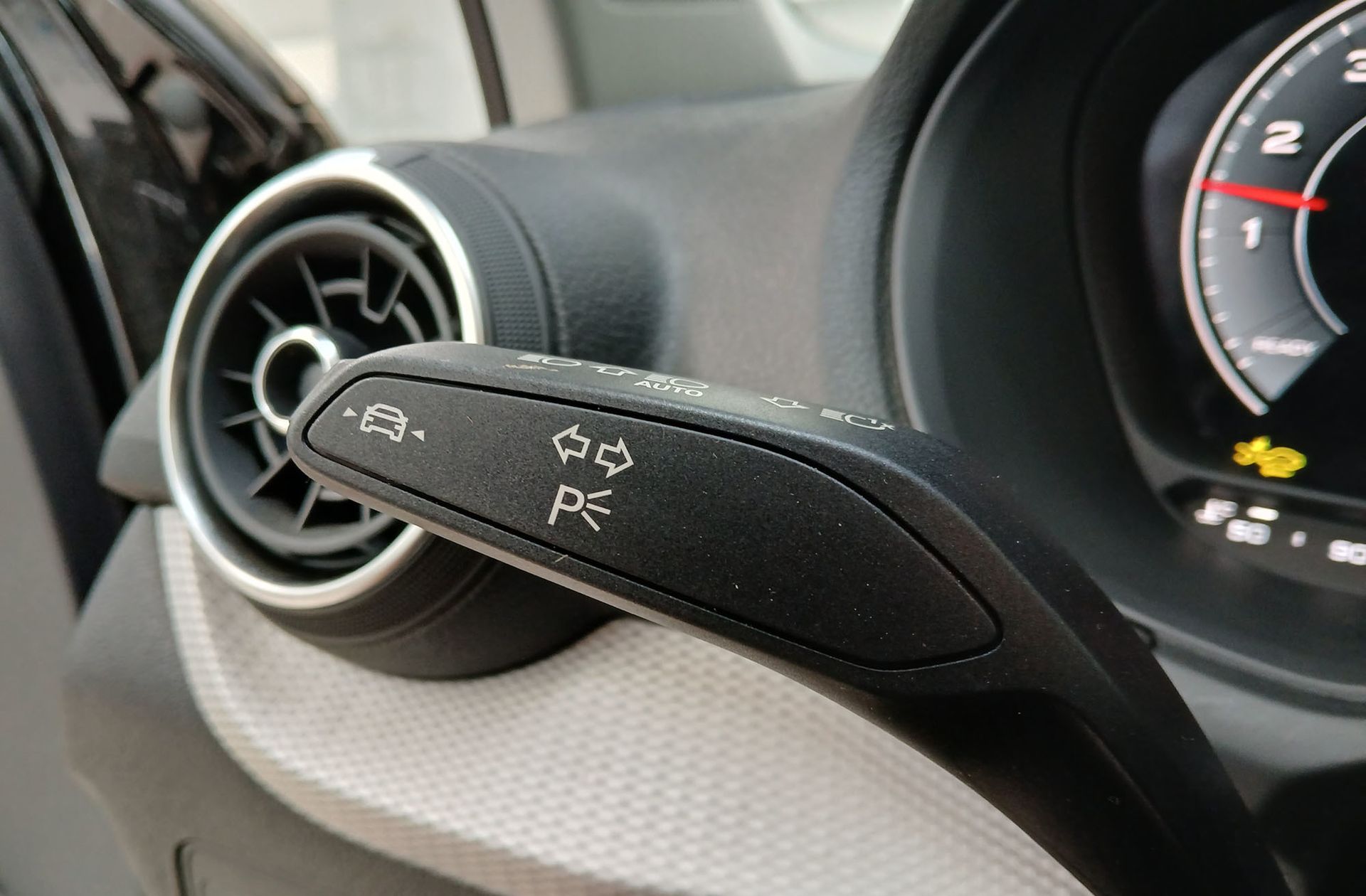 Audi Q2 Advanced 30 TFSI - foto 24