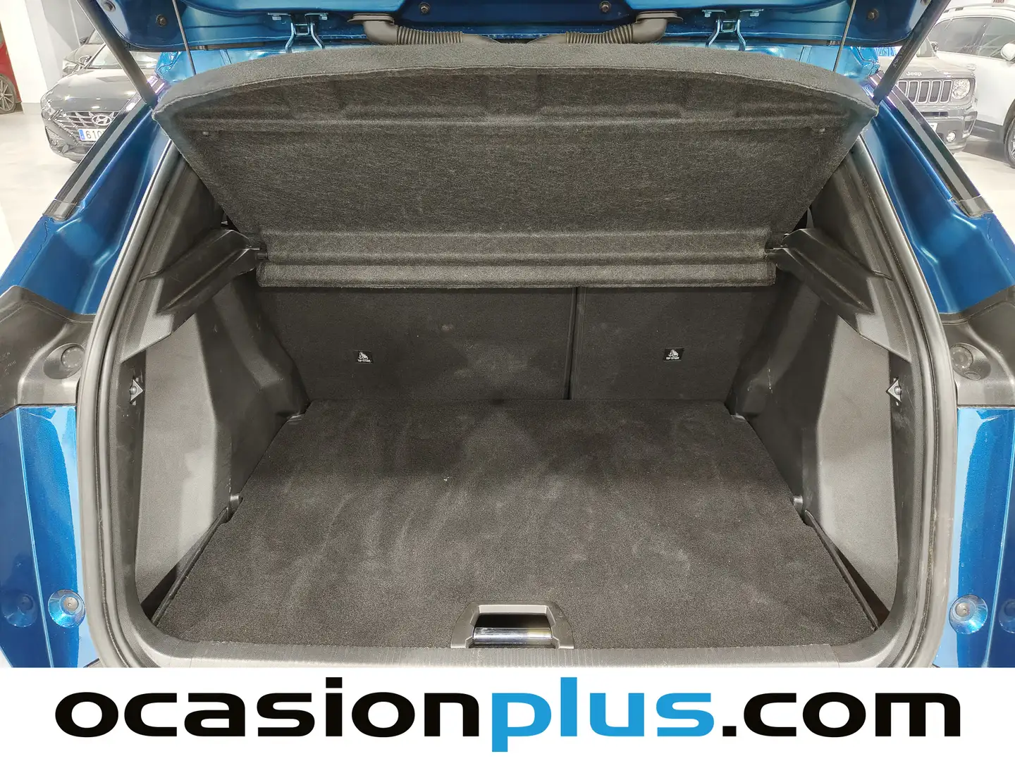 Foto Peugeot 2008 Peugeot 2008 Allure Hybrid eDCS6 (136 CV)