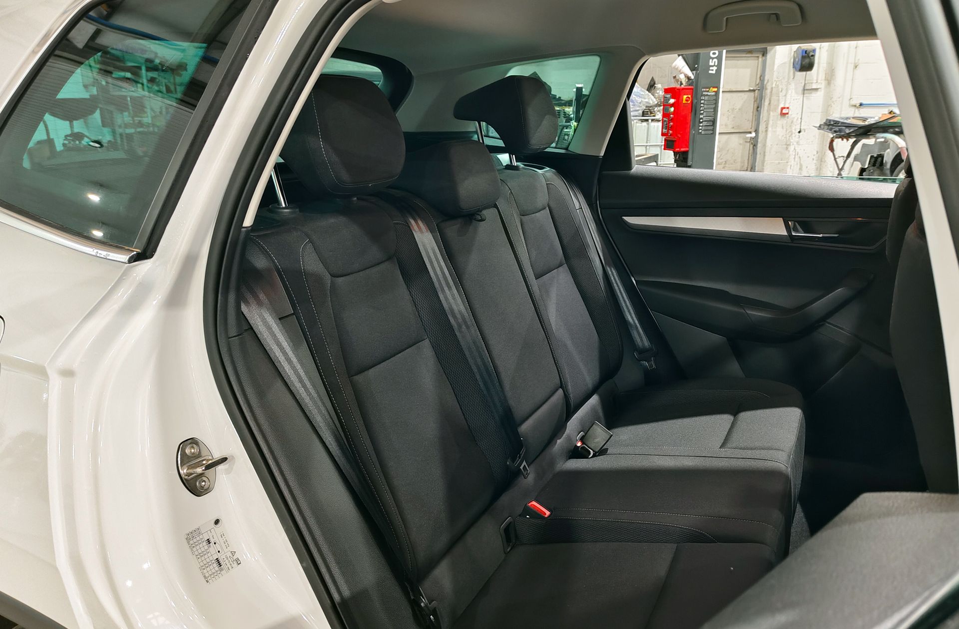 Škoda Karoq 2.0 TDI Selection - foto 17