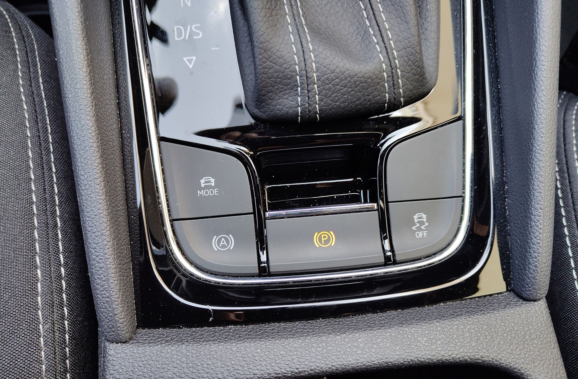 Škoda Karoq 1.5 TSI ACT Sportline DSG - foto 30