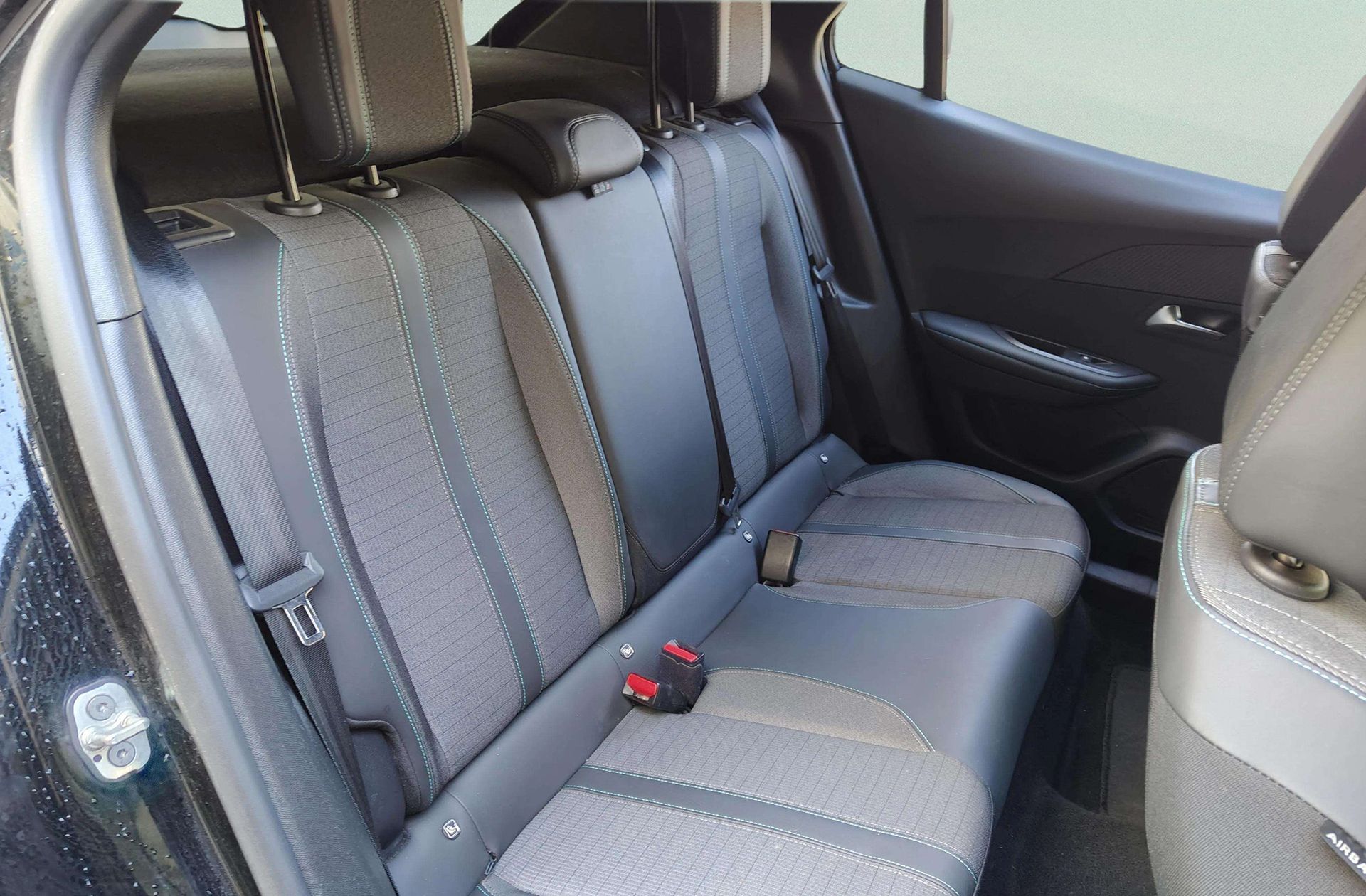 Peugeot 2008 PureTech 130 Allure Pack EAT8 - foto 18