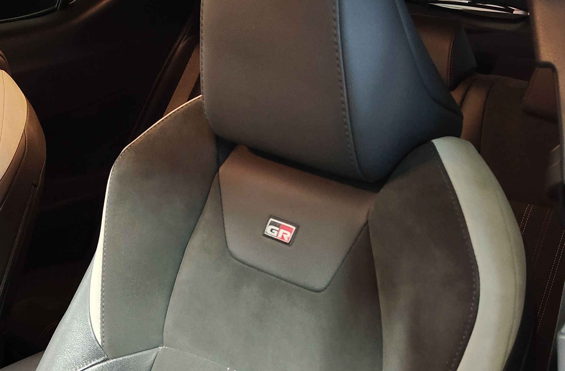 Toyota C-HR 180H GR Sport - foto 8