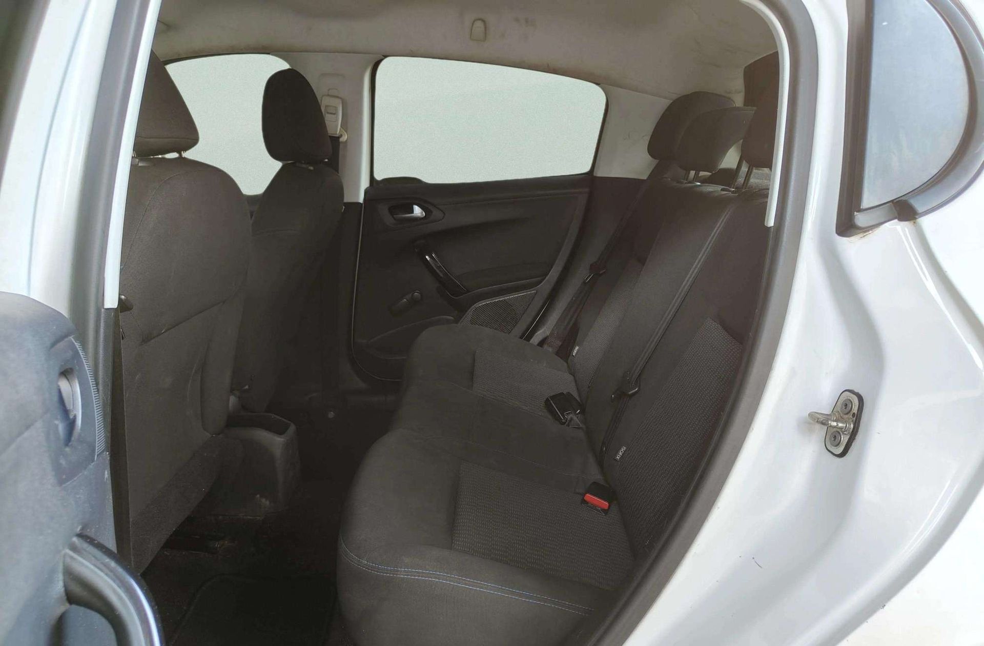 Peugeot 208 1.6 BlueHDi Style S - foto 9