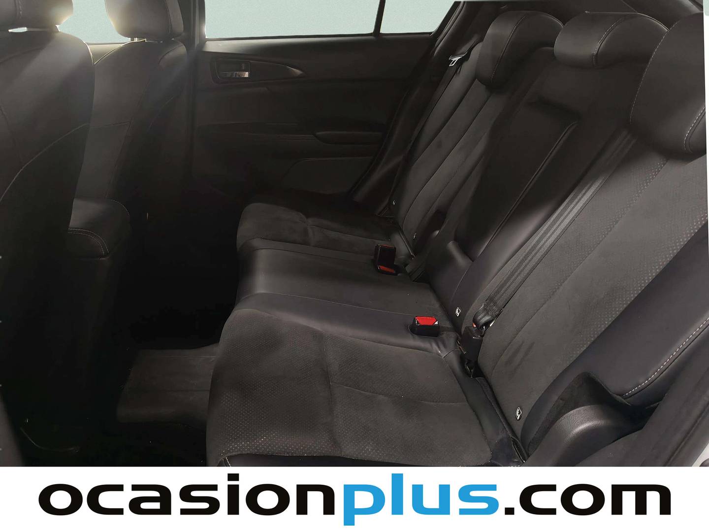 Foto asientos traseros Mitsubishi Eclipse Cross Mitsubishi Eclipse Cross 2.4 PHEV Kaiteki 4WD Auto (188 CV)