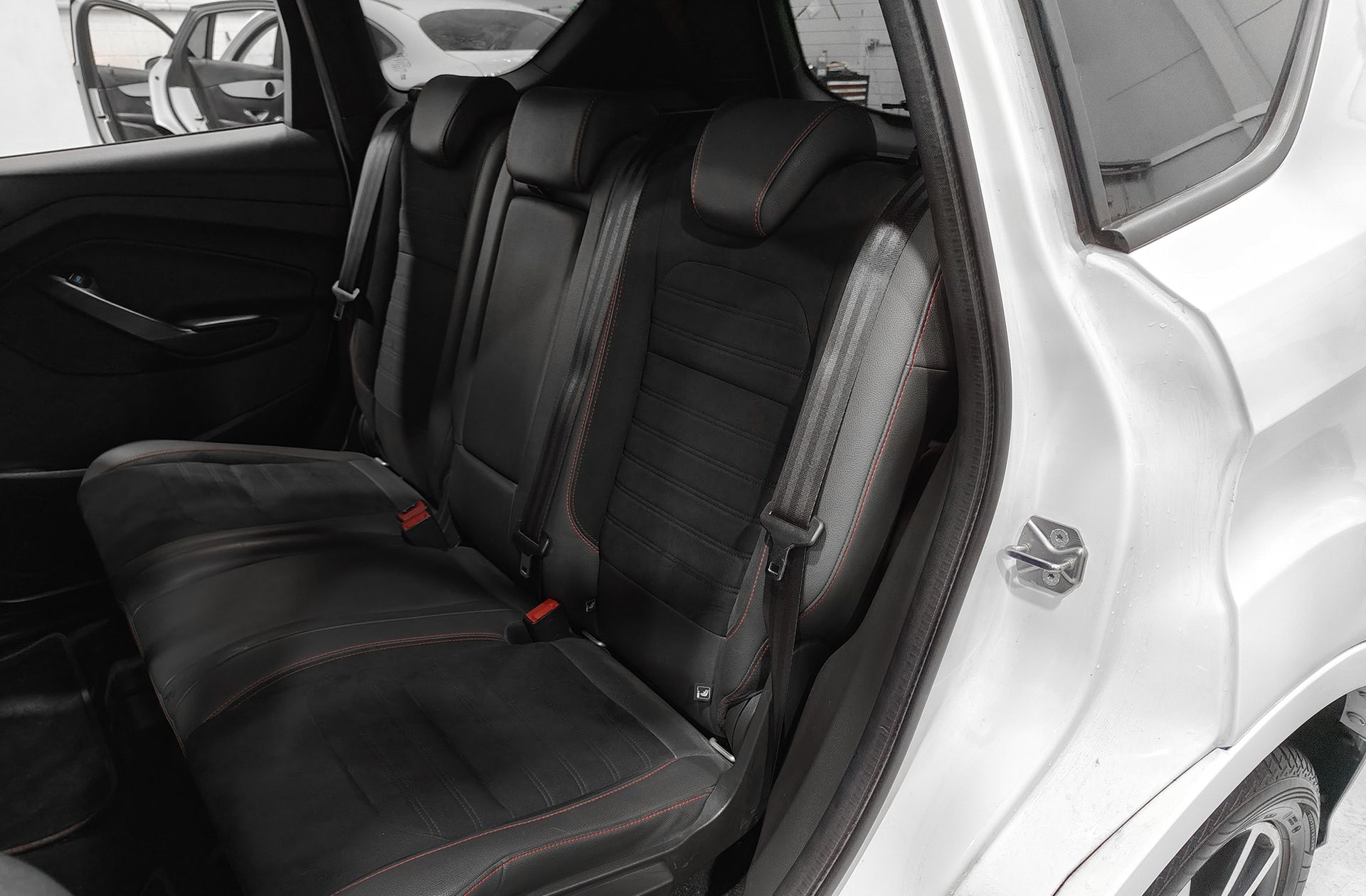 Ford Kuga 1.5 EcoBoost ST-Line 4x2 - foto 14