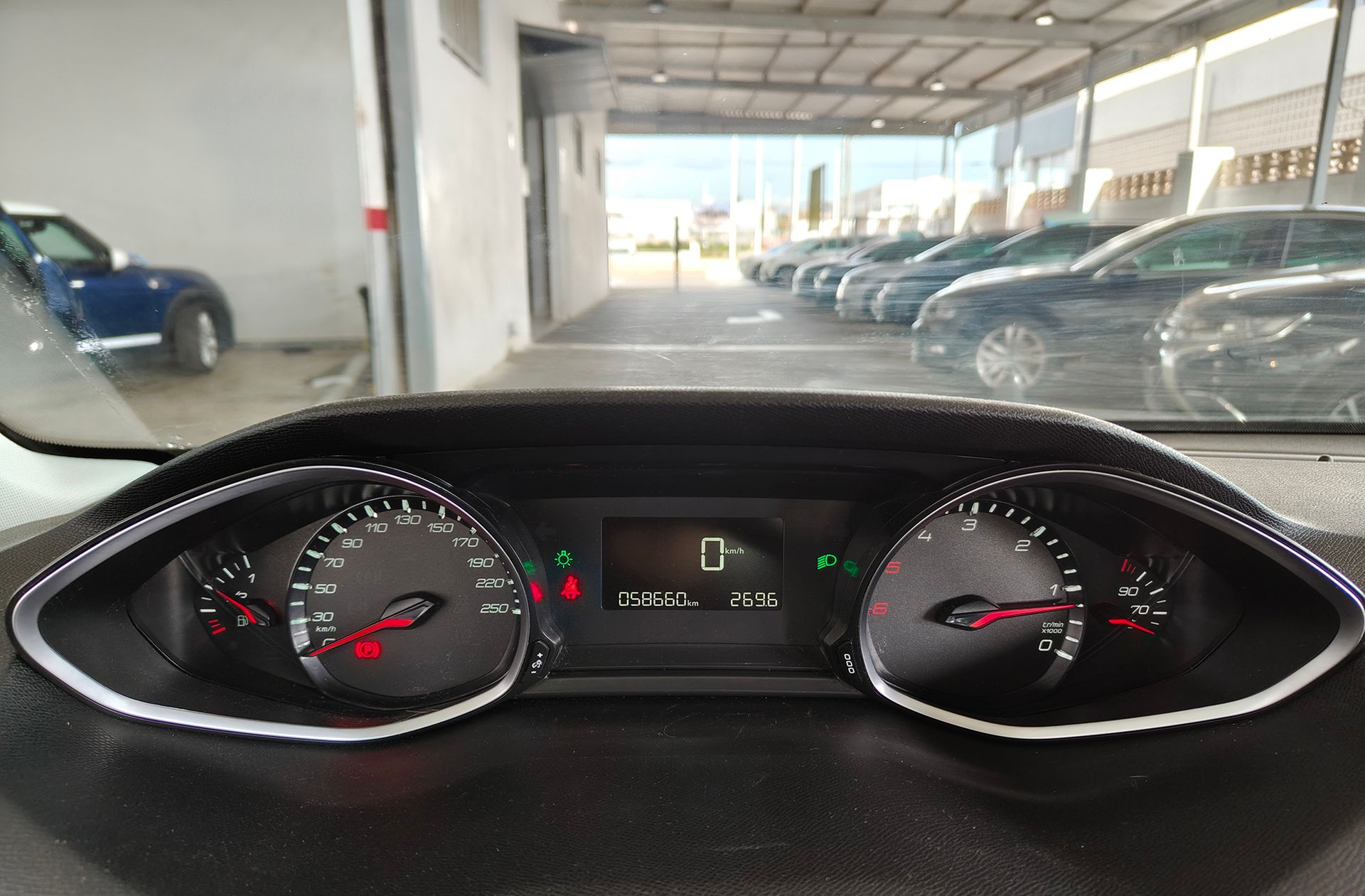 Peugeot 308 SW SW BlueHDi 130 Style - foto 21