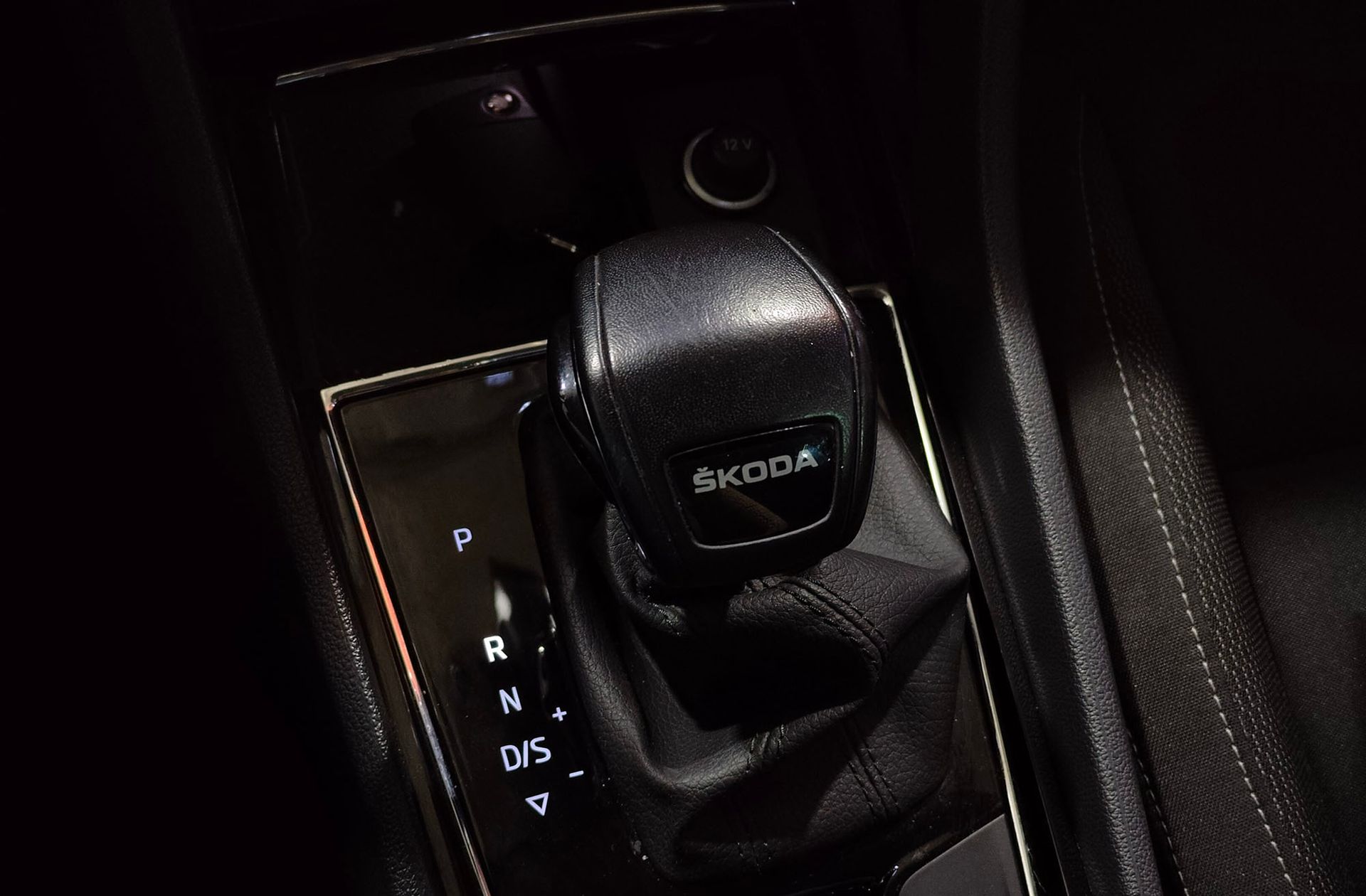 Škoda Karoq 1.5 TSI ACT Ambition DSG - foto 5