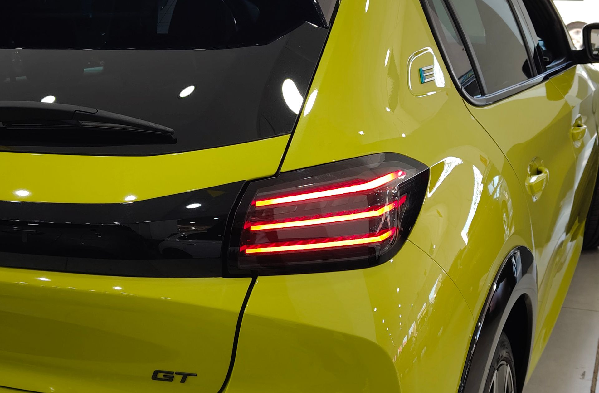 Peugeot 208 Eléctrico GT - foto 18