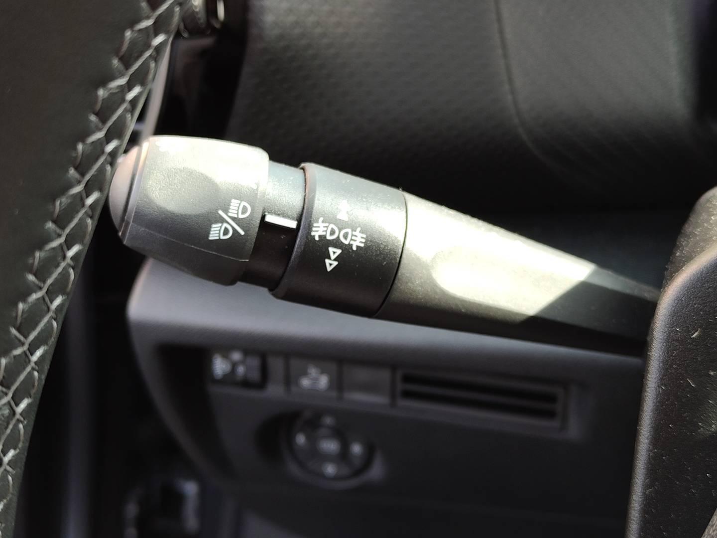 Foto Citroën C4 X Citroen C4 X 1.2 PureTech 130 S&S Shine EAT8 (131 CV)