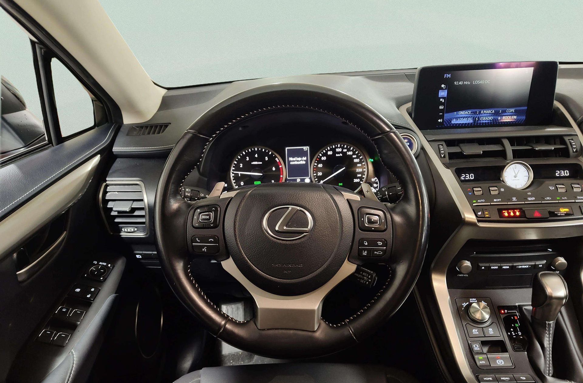 Lexus NX 300h Premium 2WD - foto 27