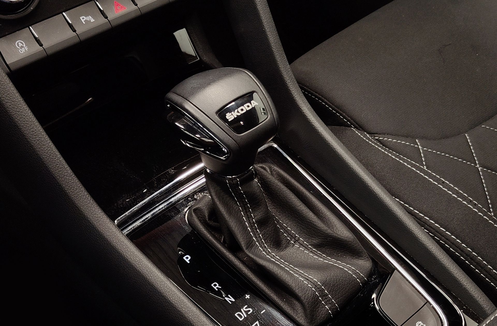 Škoda Karoq 1.5 TSI ACT Sportline DSG - foto 6