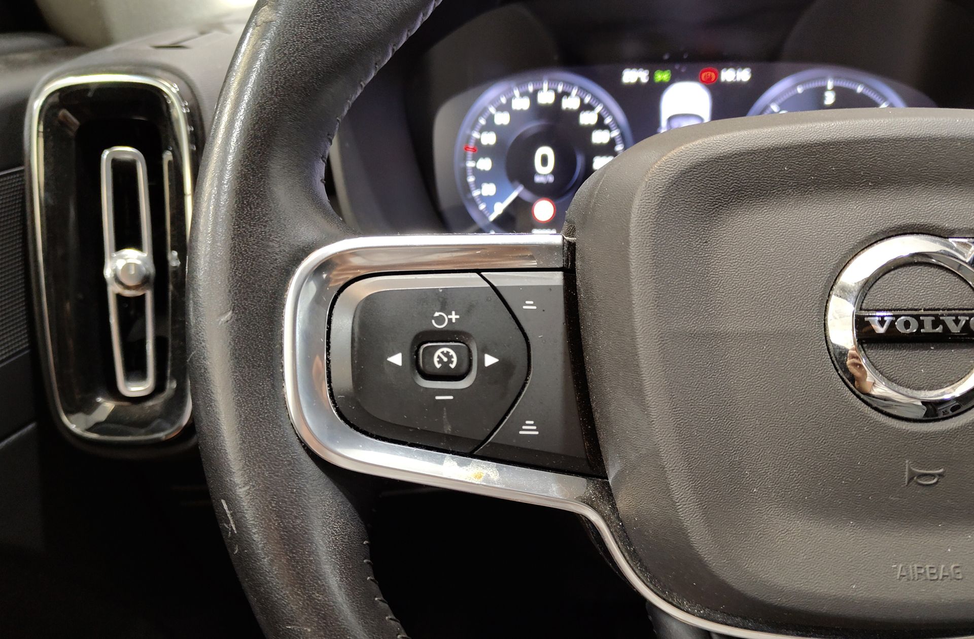 Volvo XC40 D3 Momentum AWD - foto 27