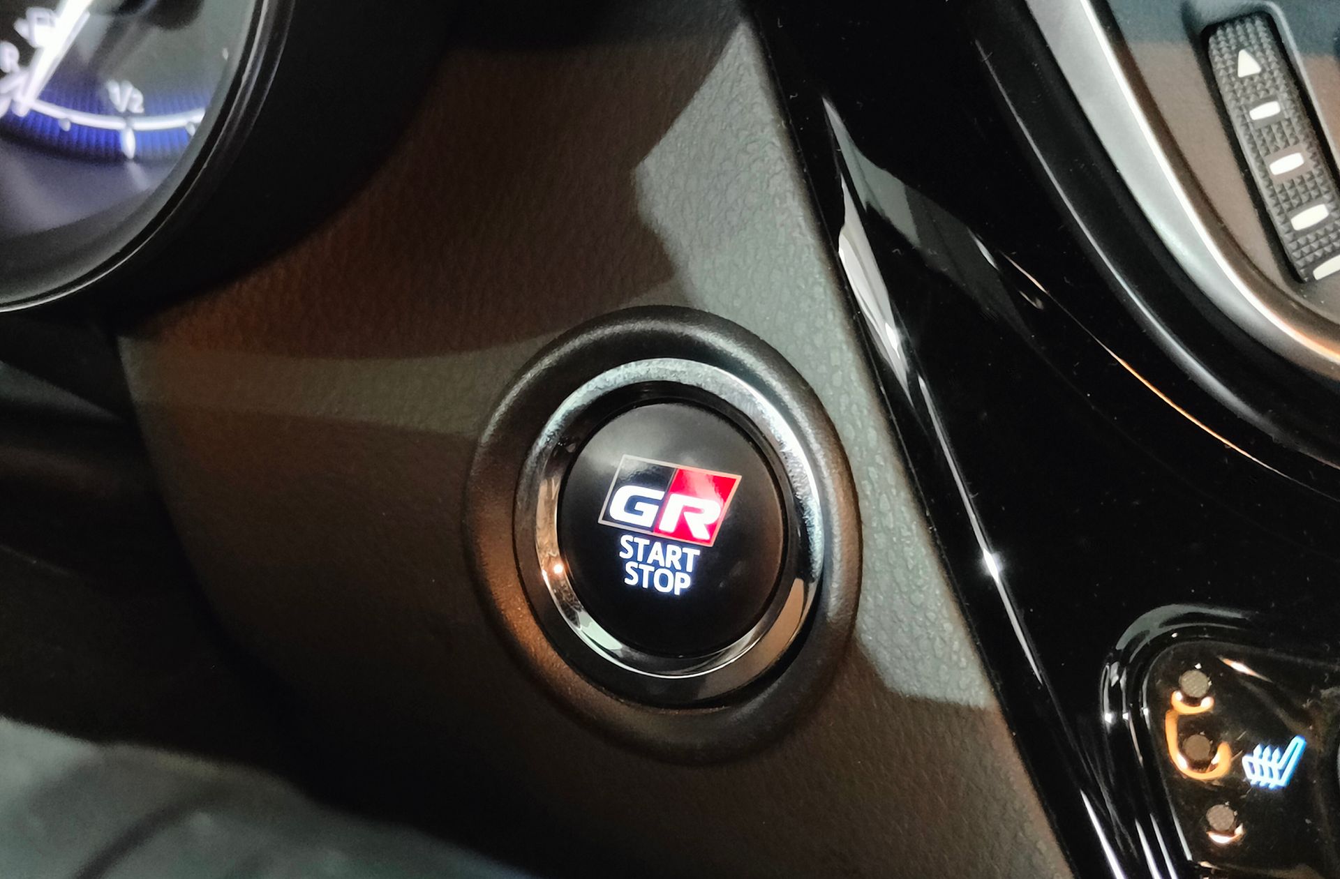 Toyota C-HR 180H GR Sport - foto 32