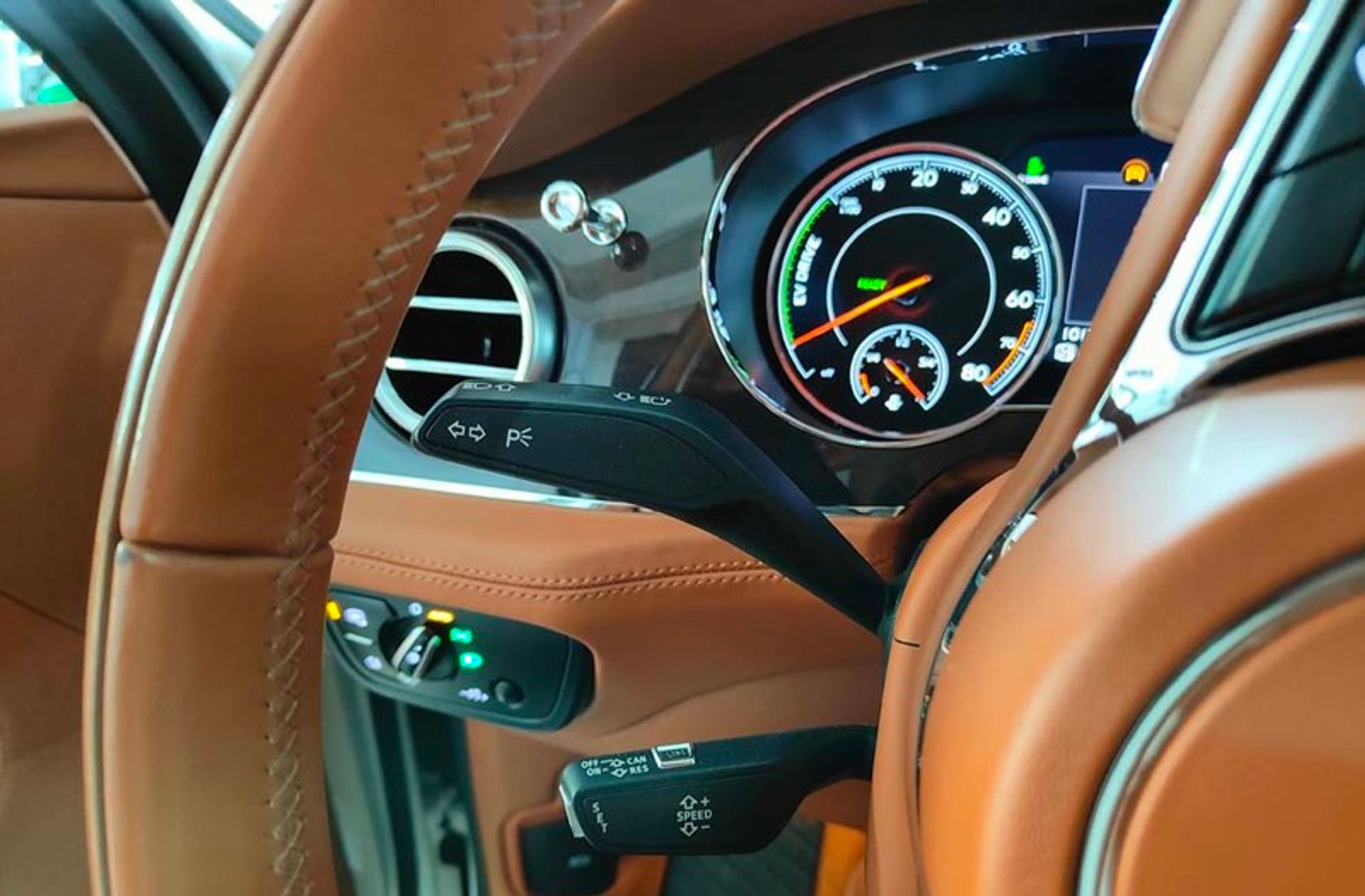 Bentley Bentayga 3.0 Hybrid 4WD - foto 47
