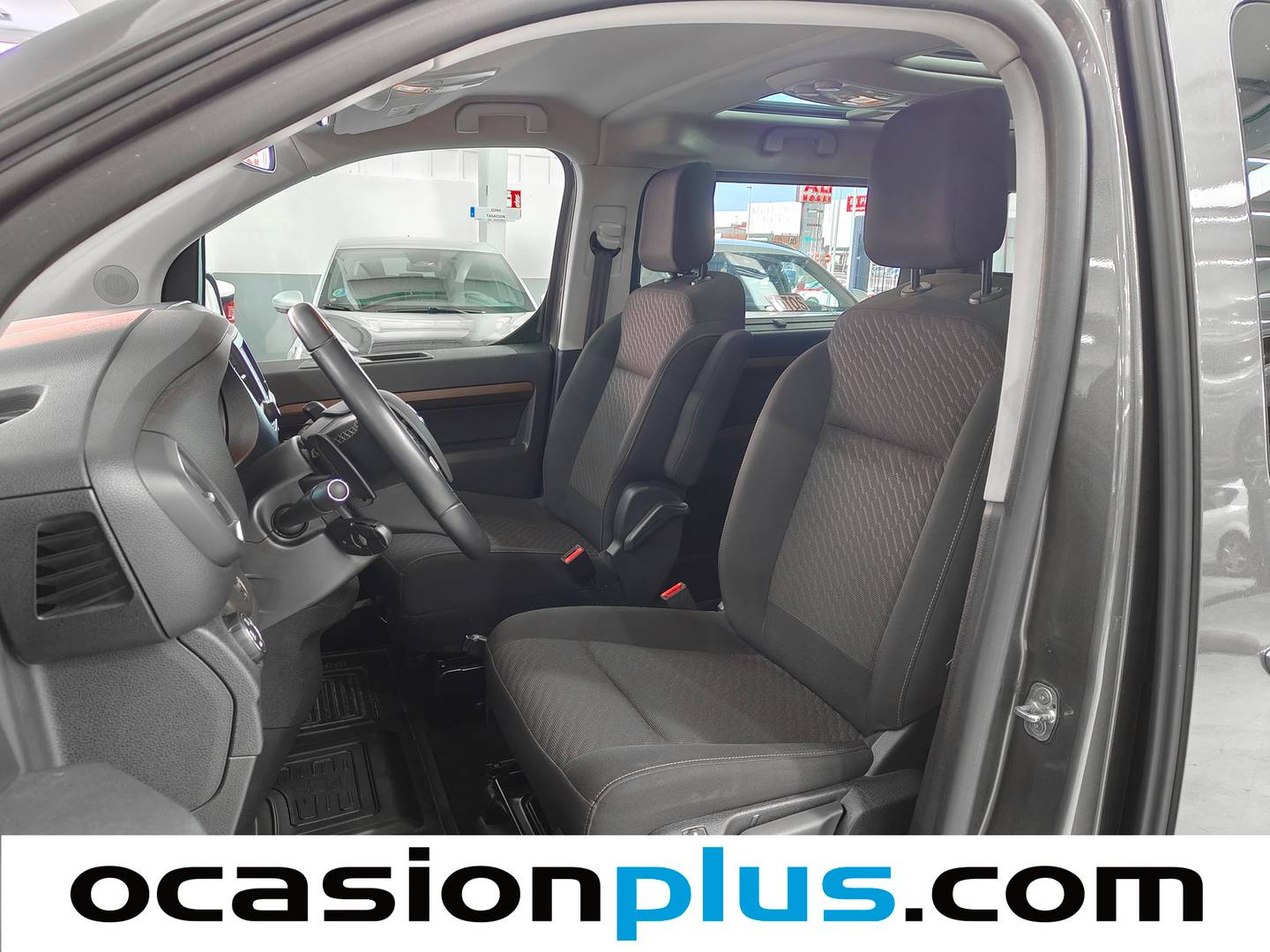 Foto asientos delanteros Toyota Proace Verso Toyota Proace Verso 2.0D Family Advance Plus L1 Auto (177 CV) 8 Plazas
