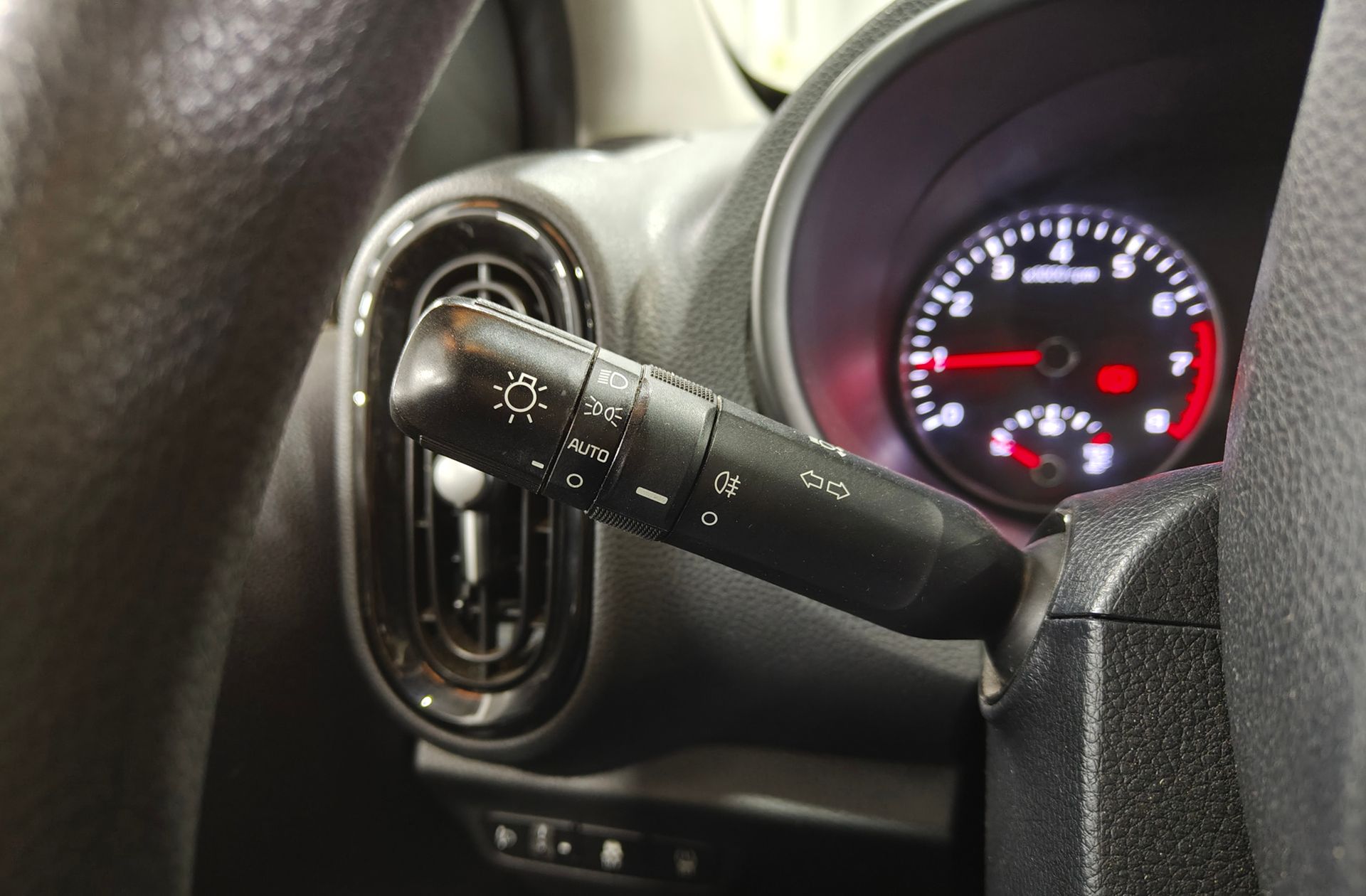 Kia Picanto 1.0 DPi Concept Pack Comfort - foto 22