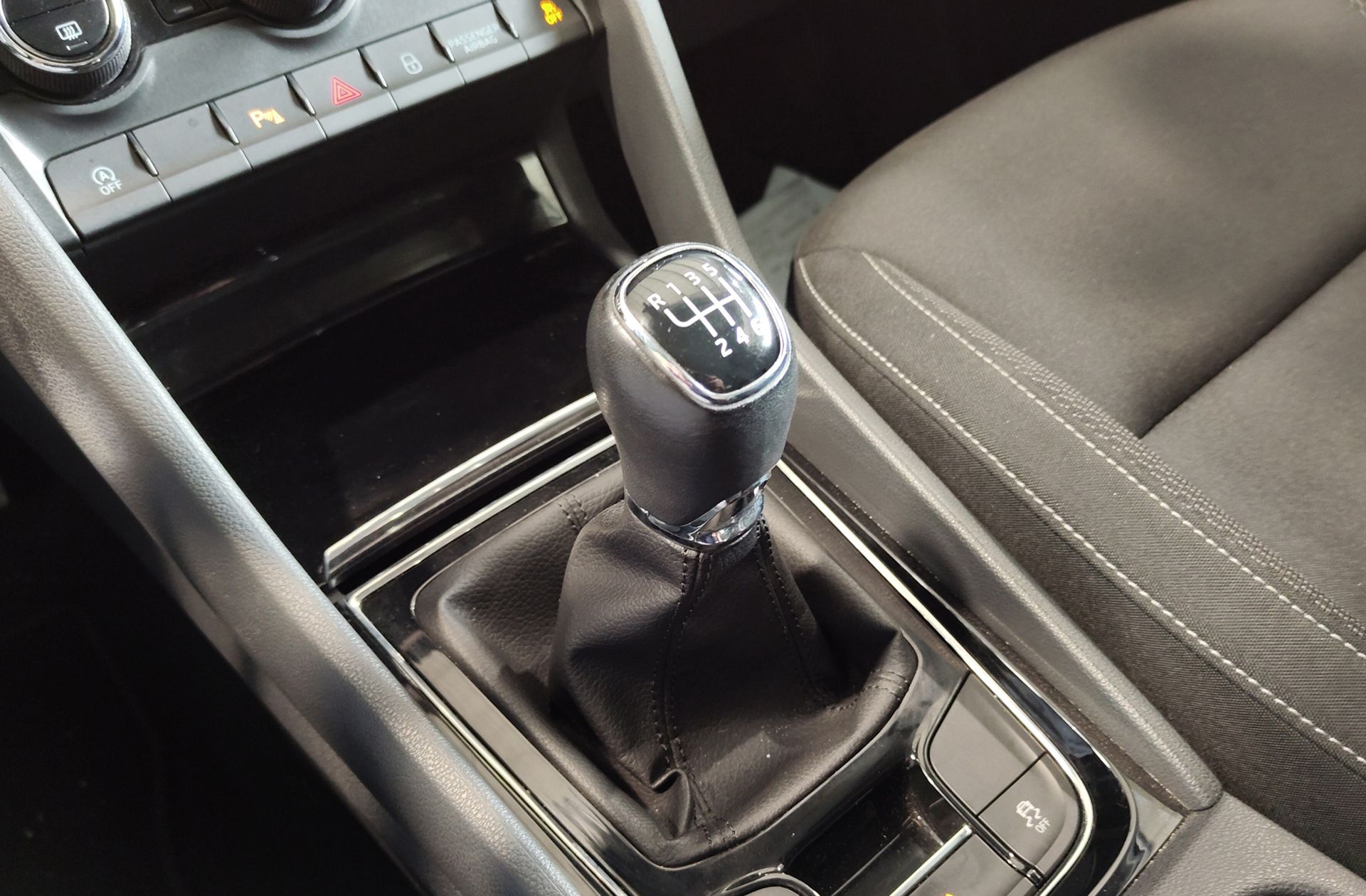 Škoda Karoq 2.0 TDI Selection - foto 5