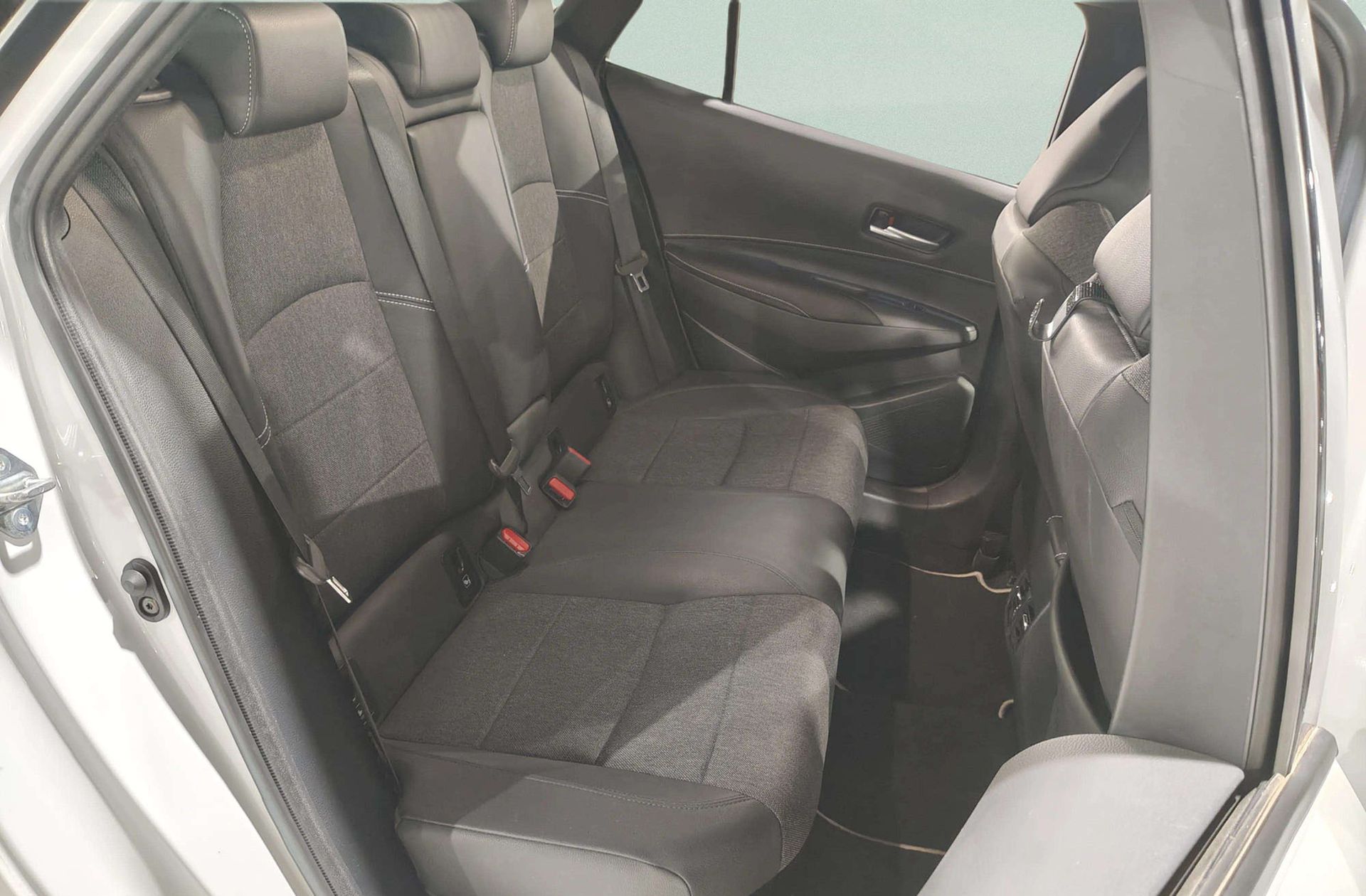 Toyota Corolla Touring Sports 140H Style - foto 20