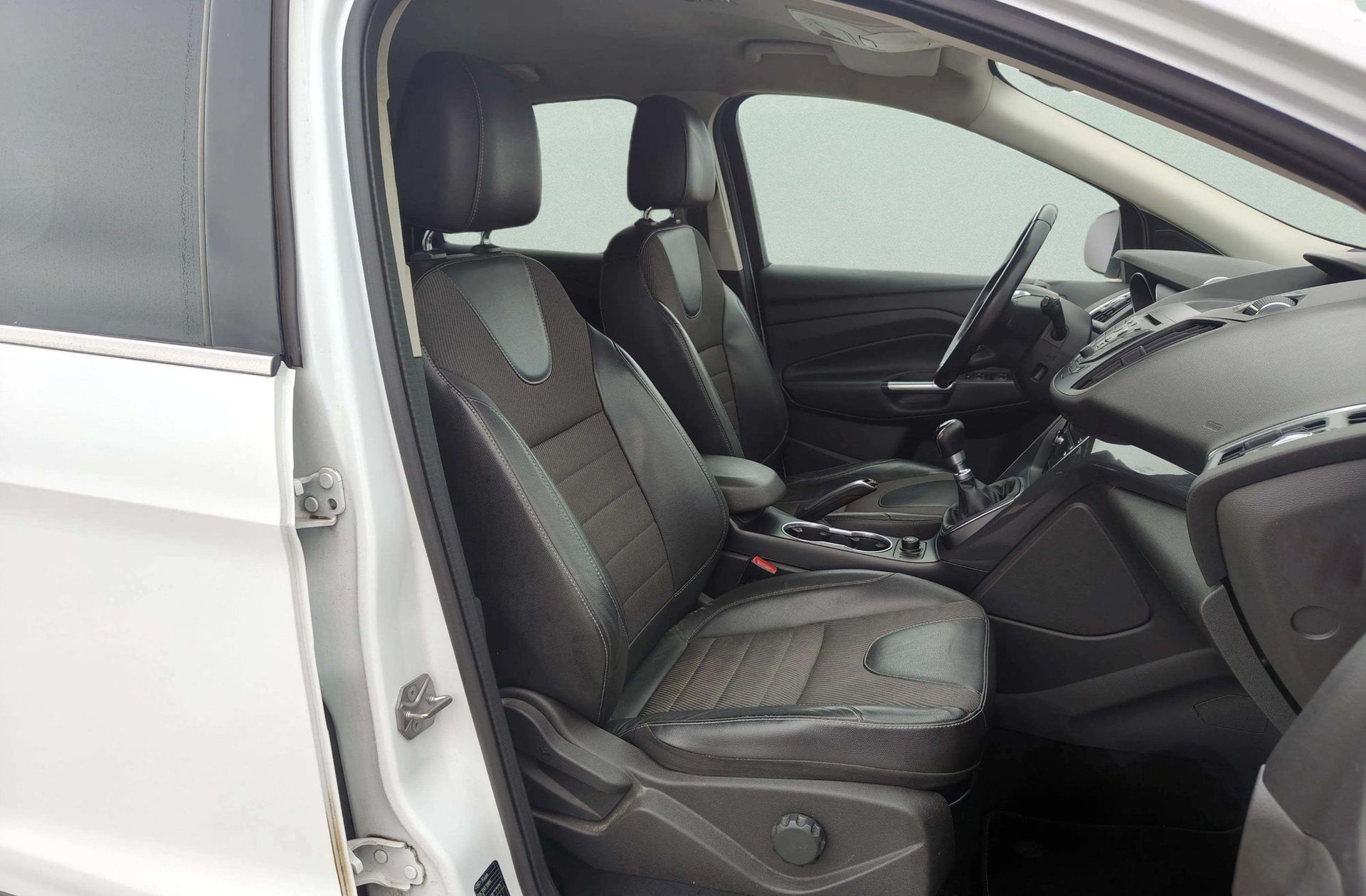 Ford Kuga 2.0 TDCi Titanium 4x2 - foto 16