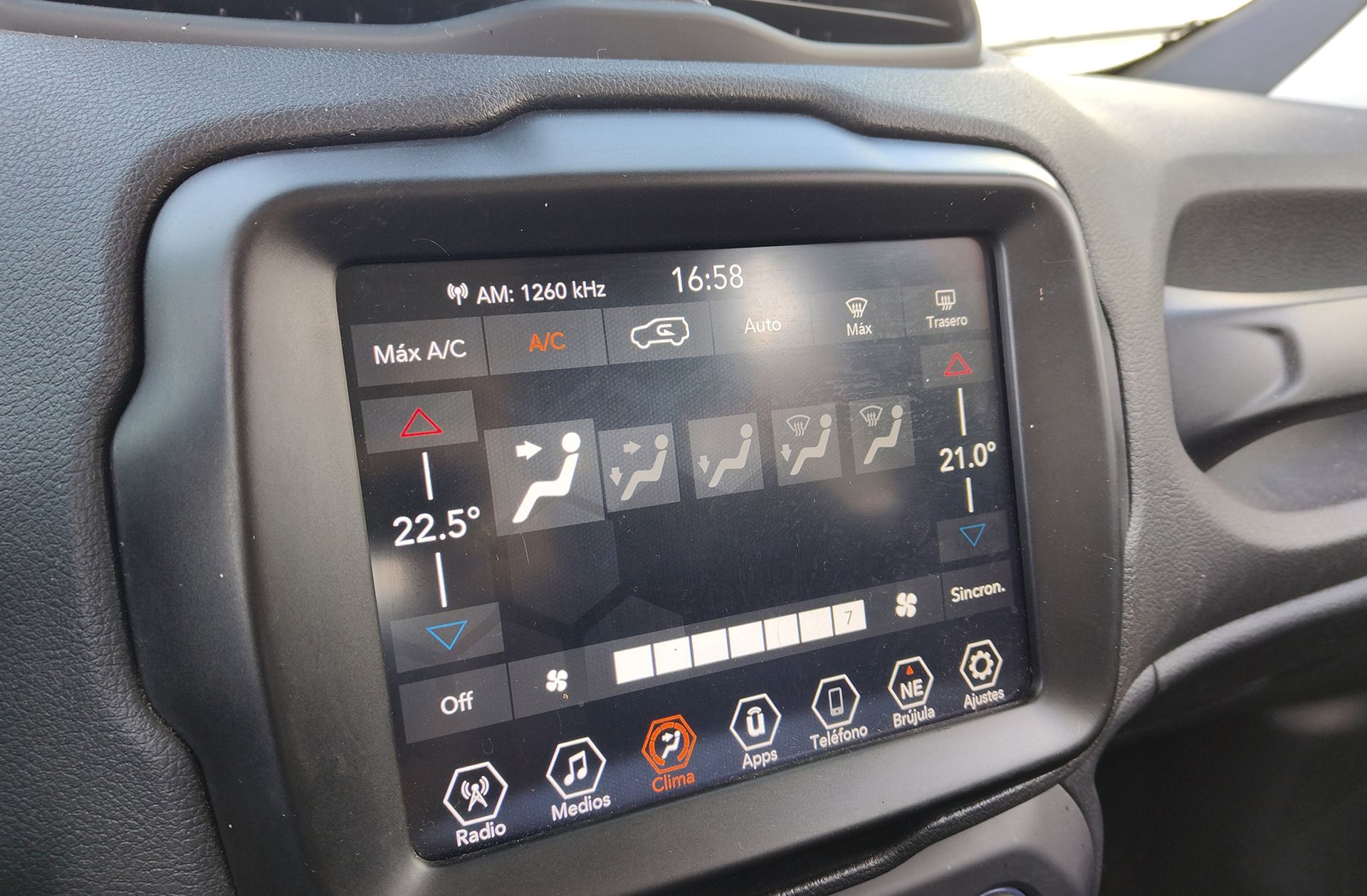 Jeep Renegade 1.6 MultiJet Limited 4x2 - foto 27