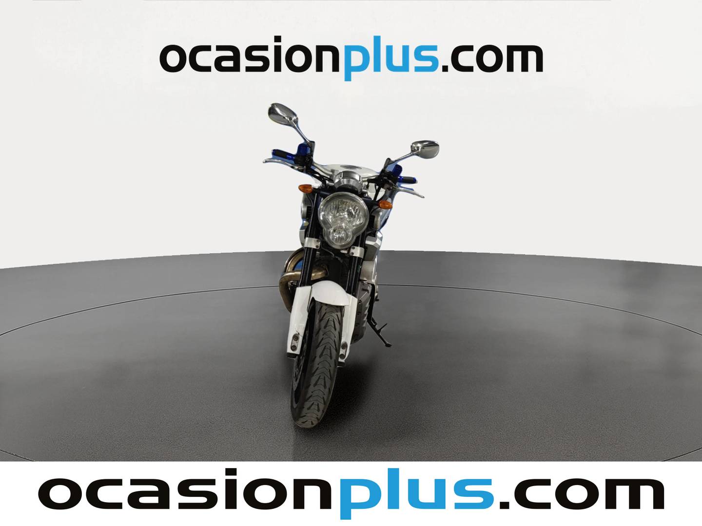 Foto trasera Yamaha MT-01 Yamaha MT-01 (90 CV) derecha