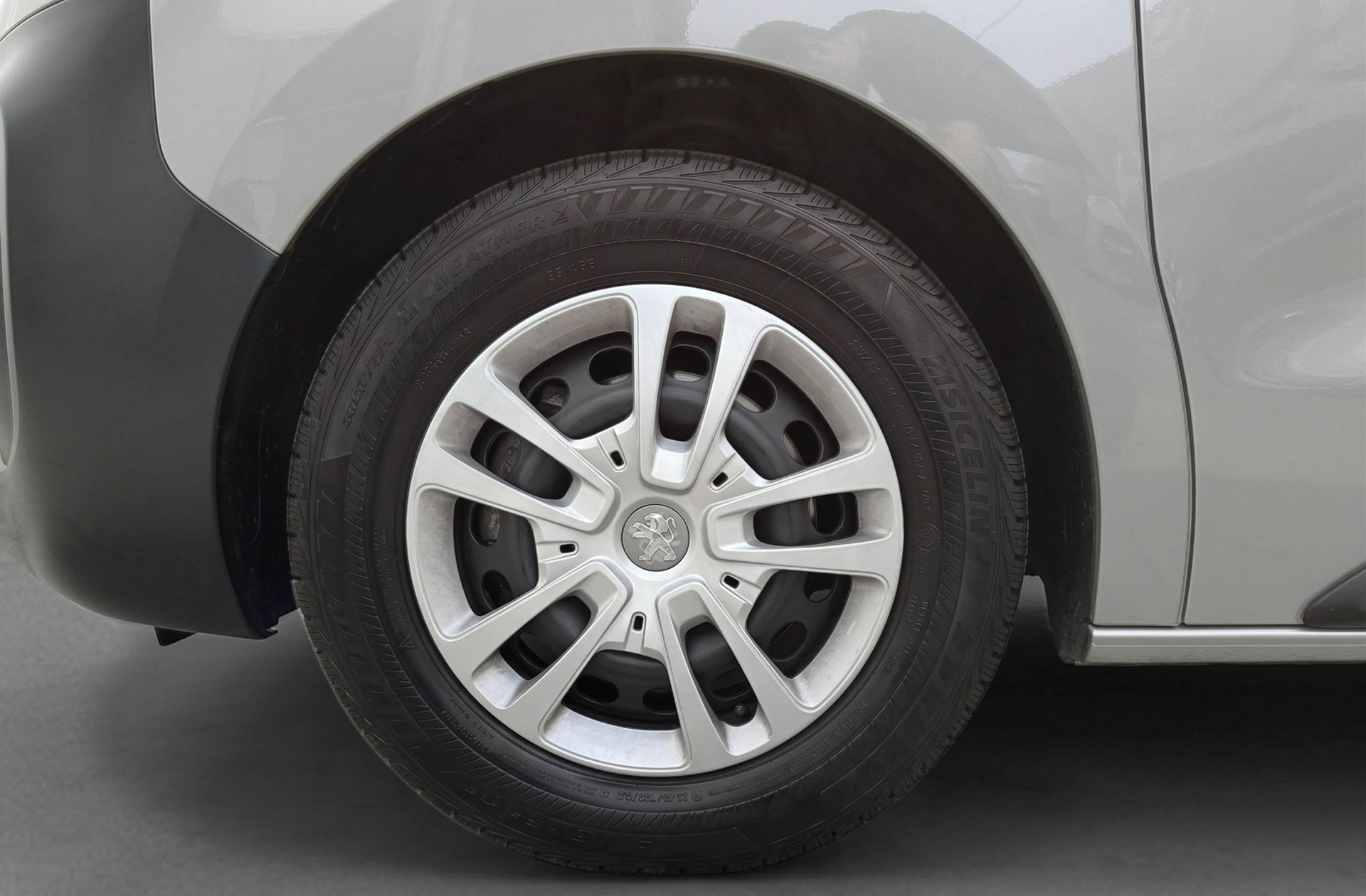 Peugeot Expert Furgon DC 2.0 BlueHDi 120 Pro Standard - foto 23
