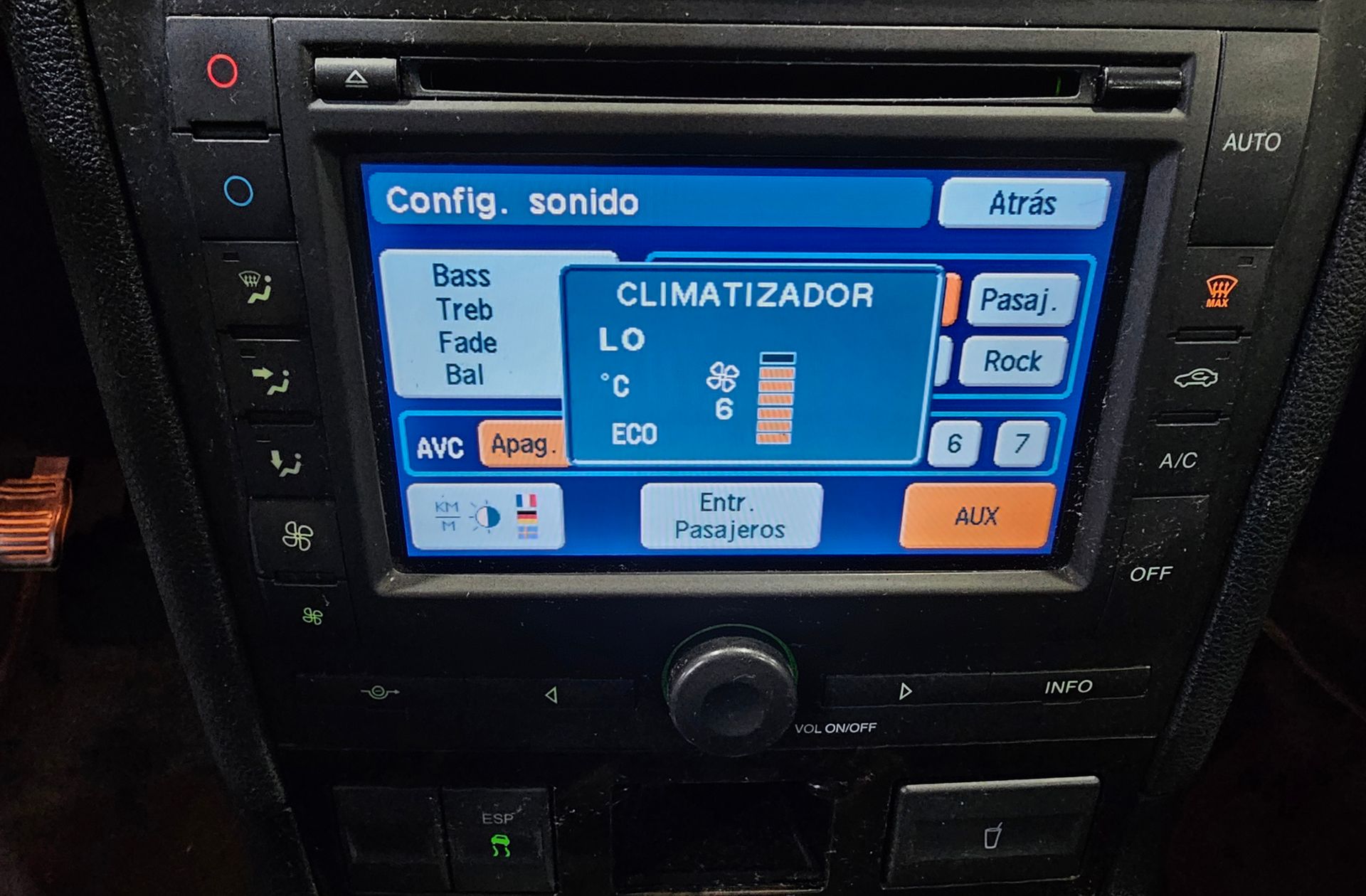 Ford Mondeo 2.0 TDCi Ghia - foto 25