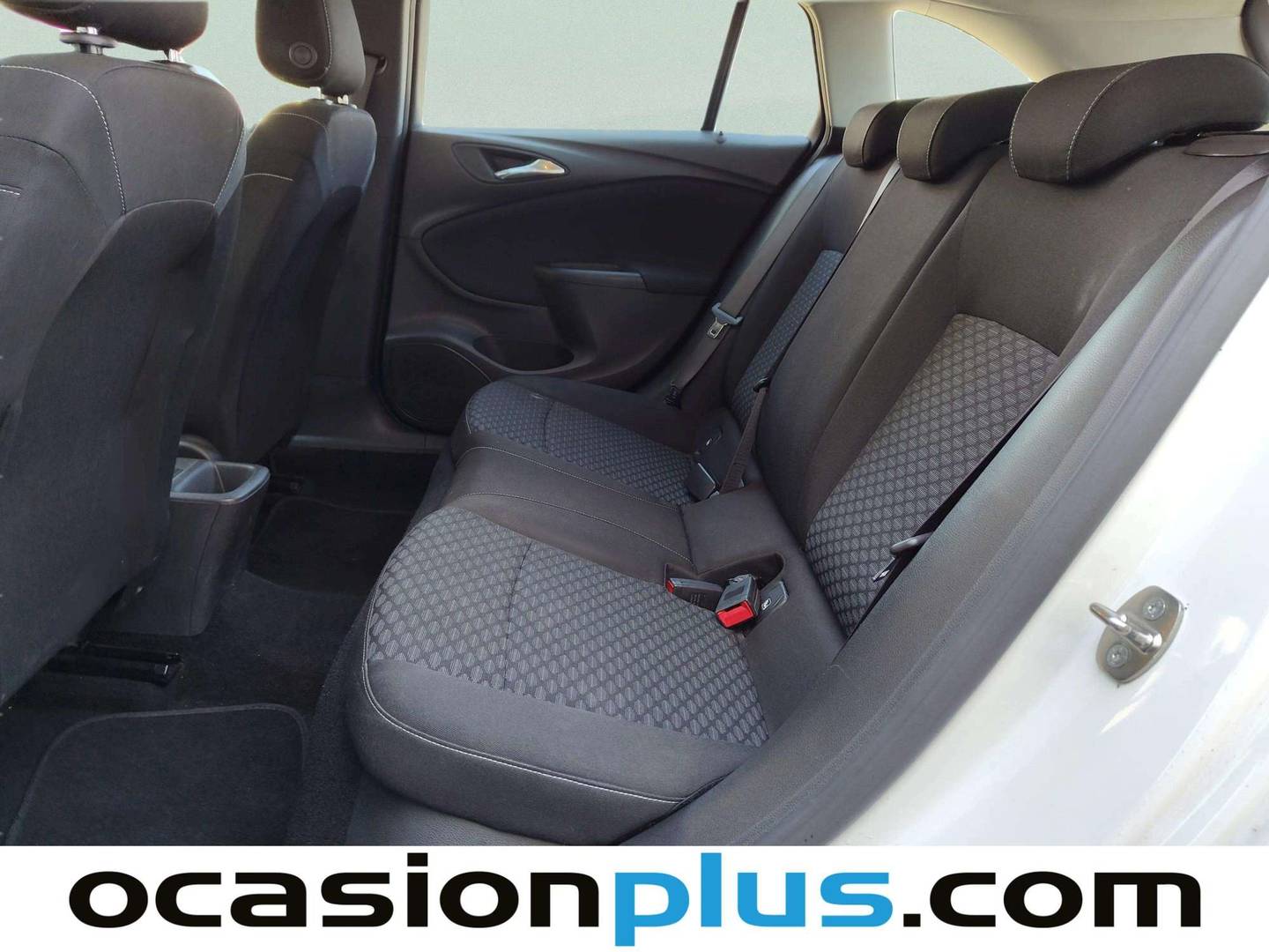 Foto asientos traseros Opel Astra Opel Astra 1.6 CDTI Selective (110 CV)