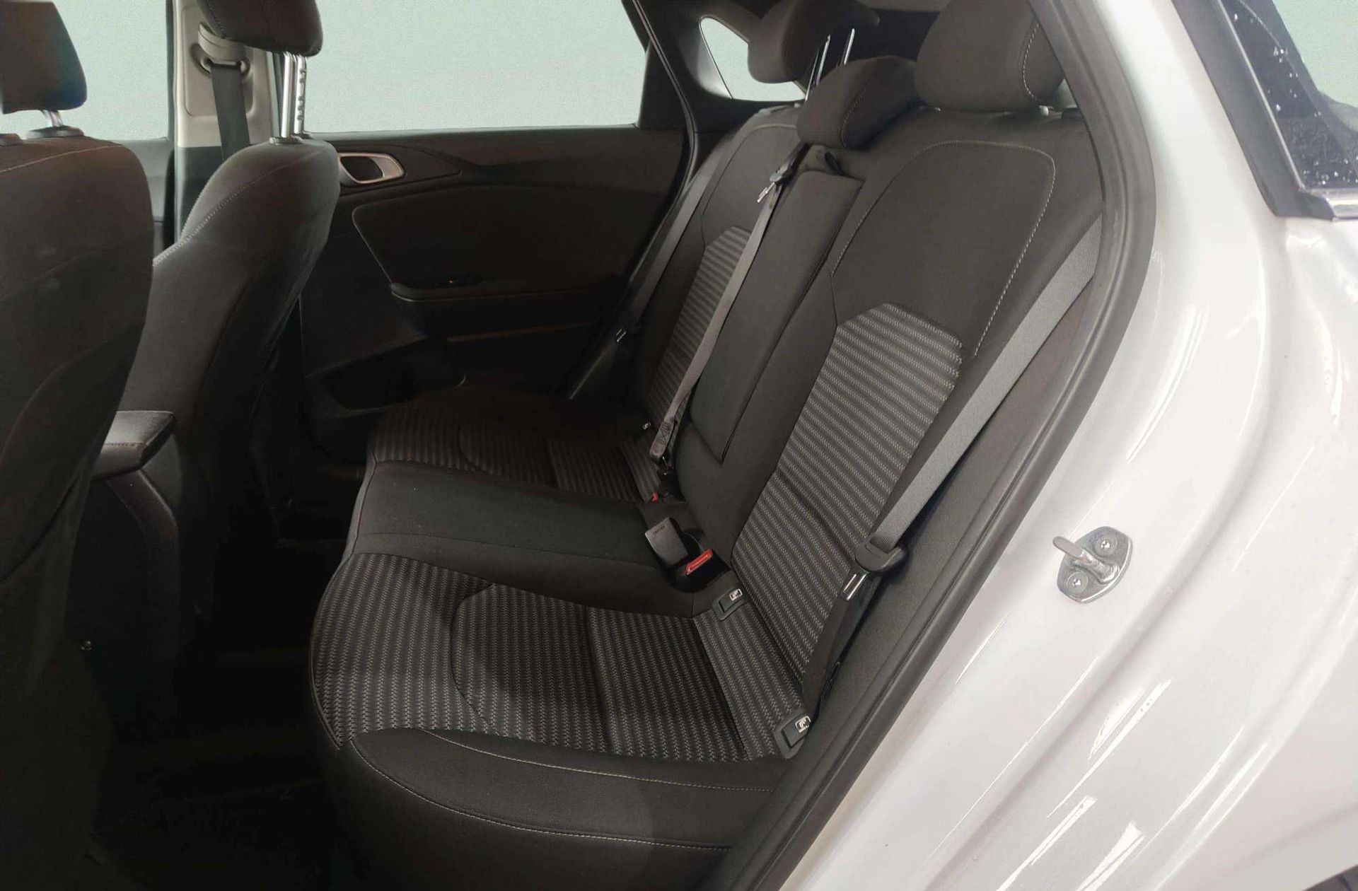 Kia Ceed 1.6 MHEV iMT Drive - foto 11