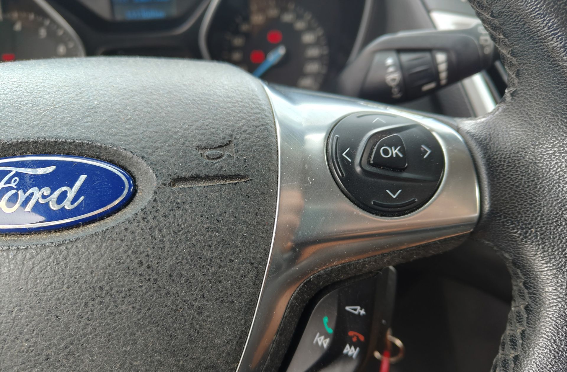 Ford Focus 1.0 EcoBoost Trend - foto 22
