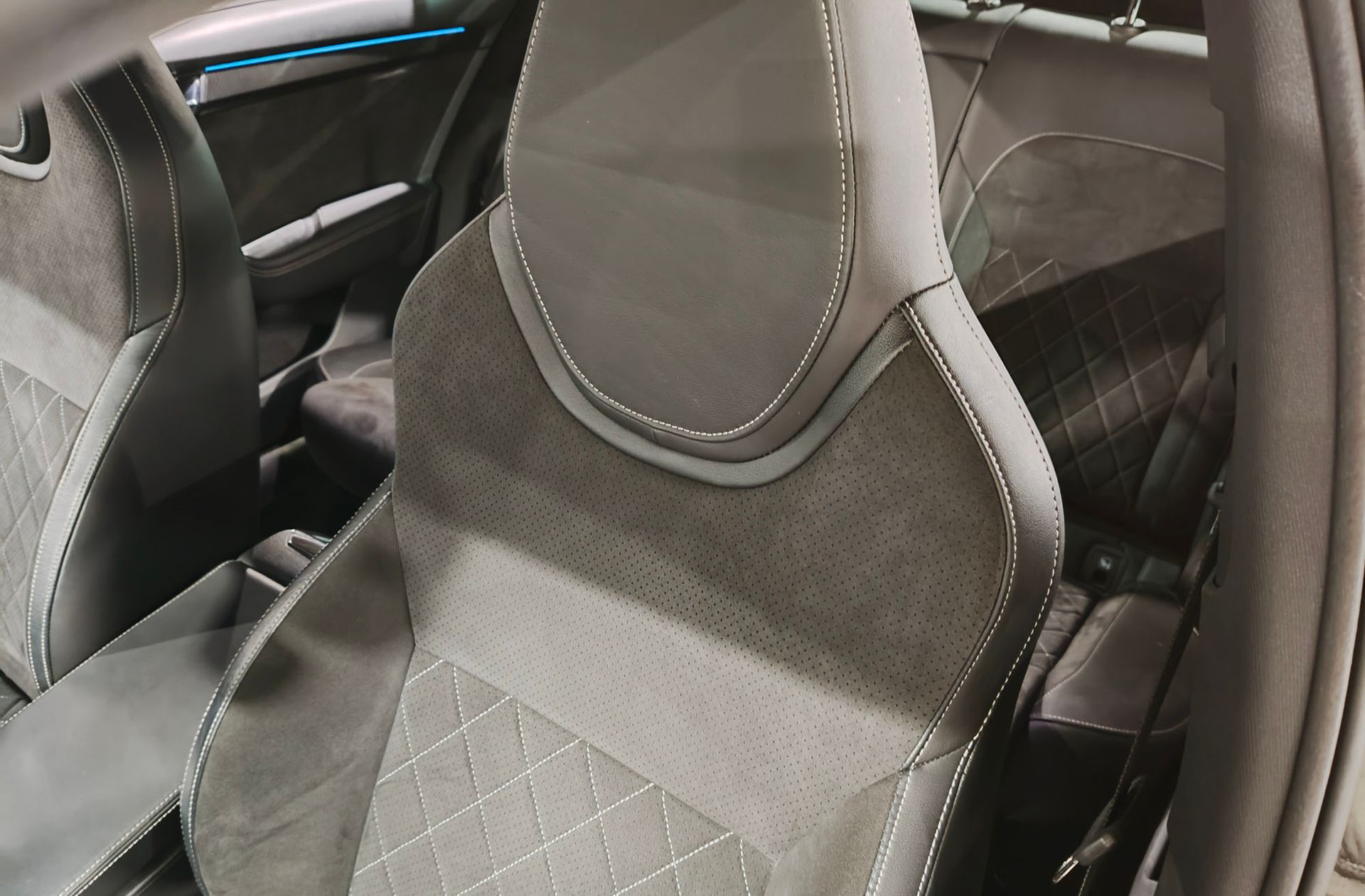 Škoda Superb 1.5 TSI Sport Line DSG - foto 16