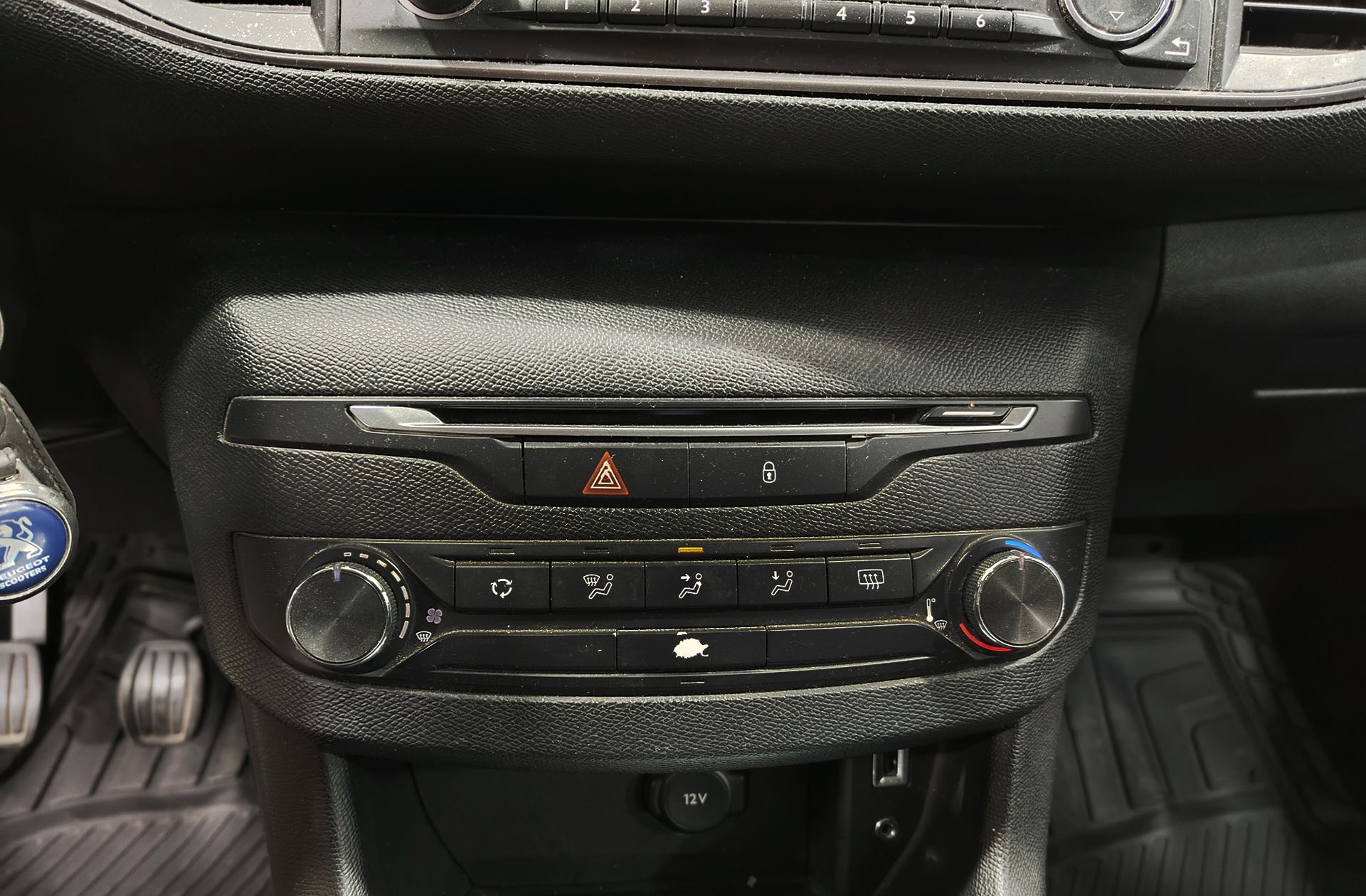 Peugeot 308 1.6 HDi FAP Access - foto 24