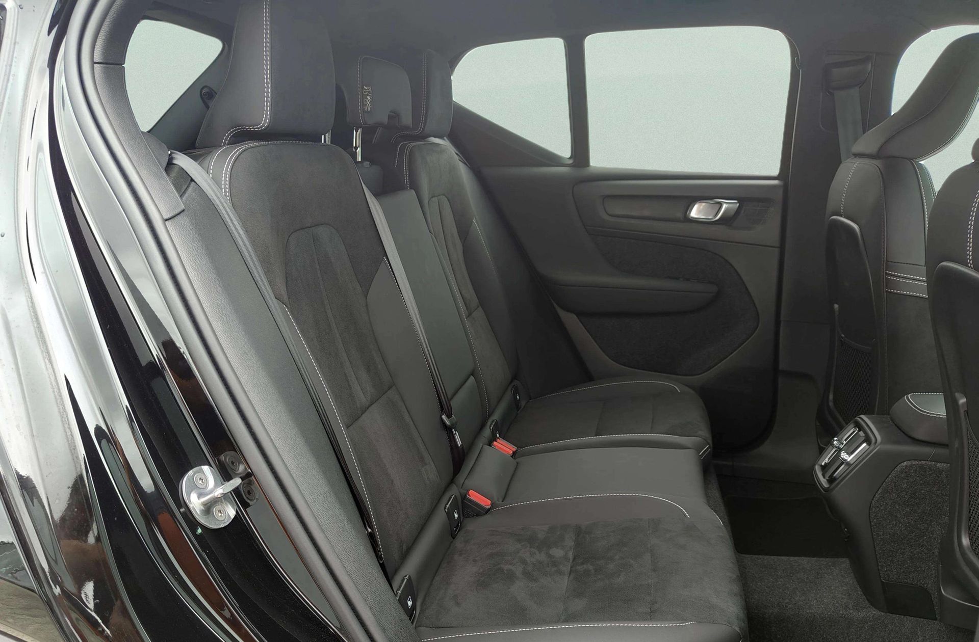 Volvo XC40 B3 Gasolina Mild hybrid Plus Dark - foto 17