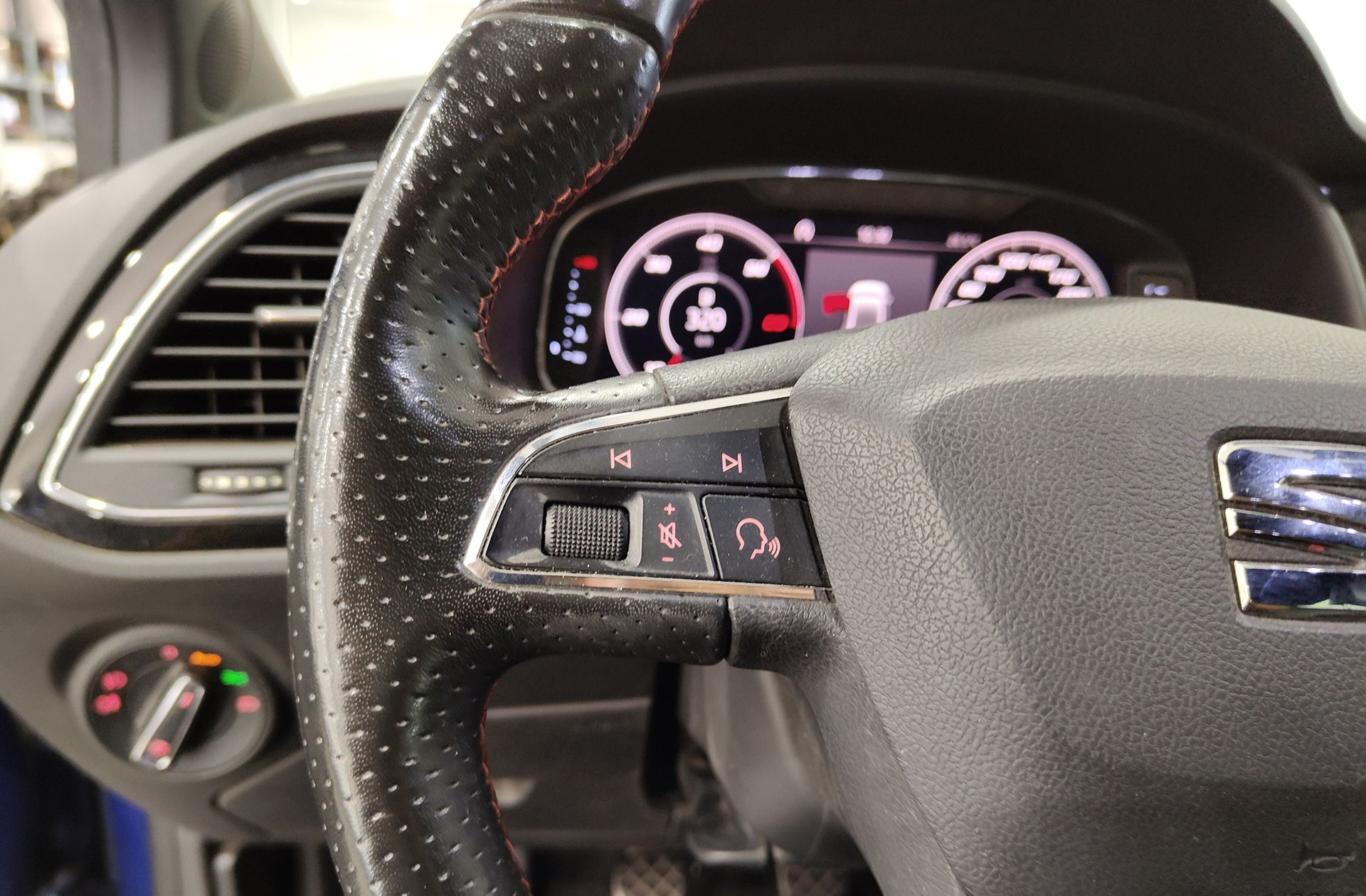 SEAT León 2.0 TDI FR Plus - foto 27