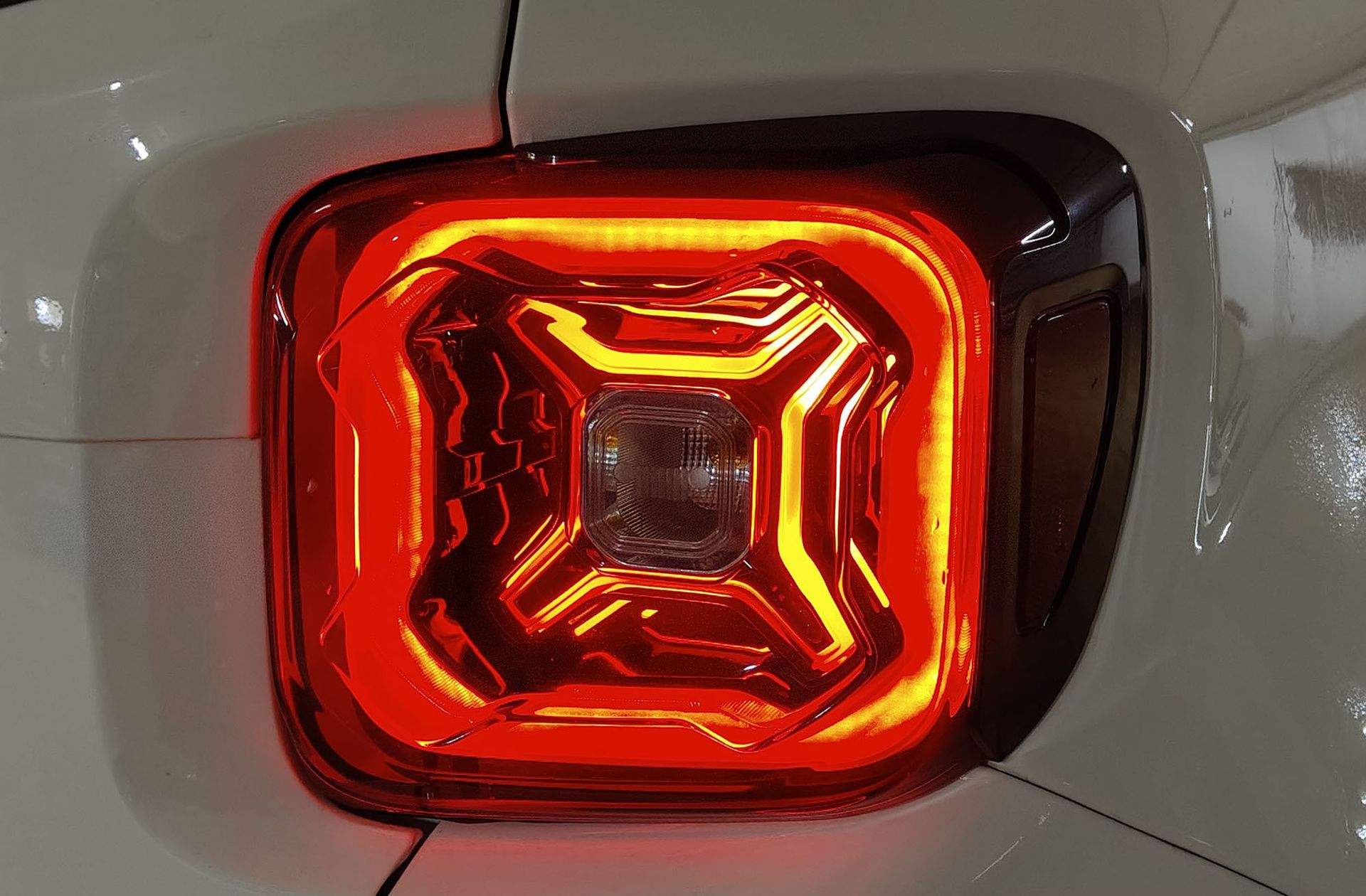 Jeep Renegade eHybrid 1.5 Altitude DCT - foto 20