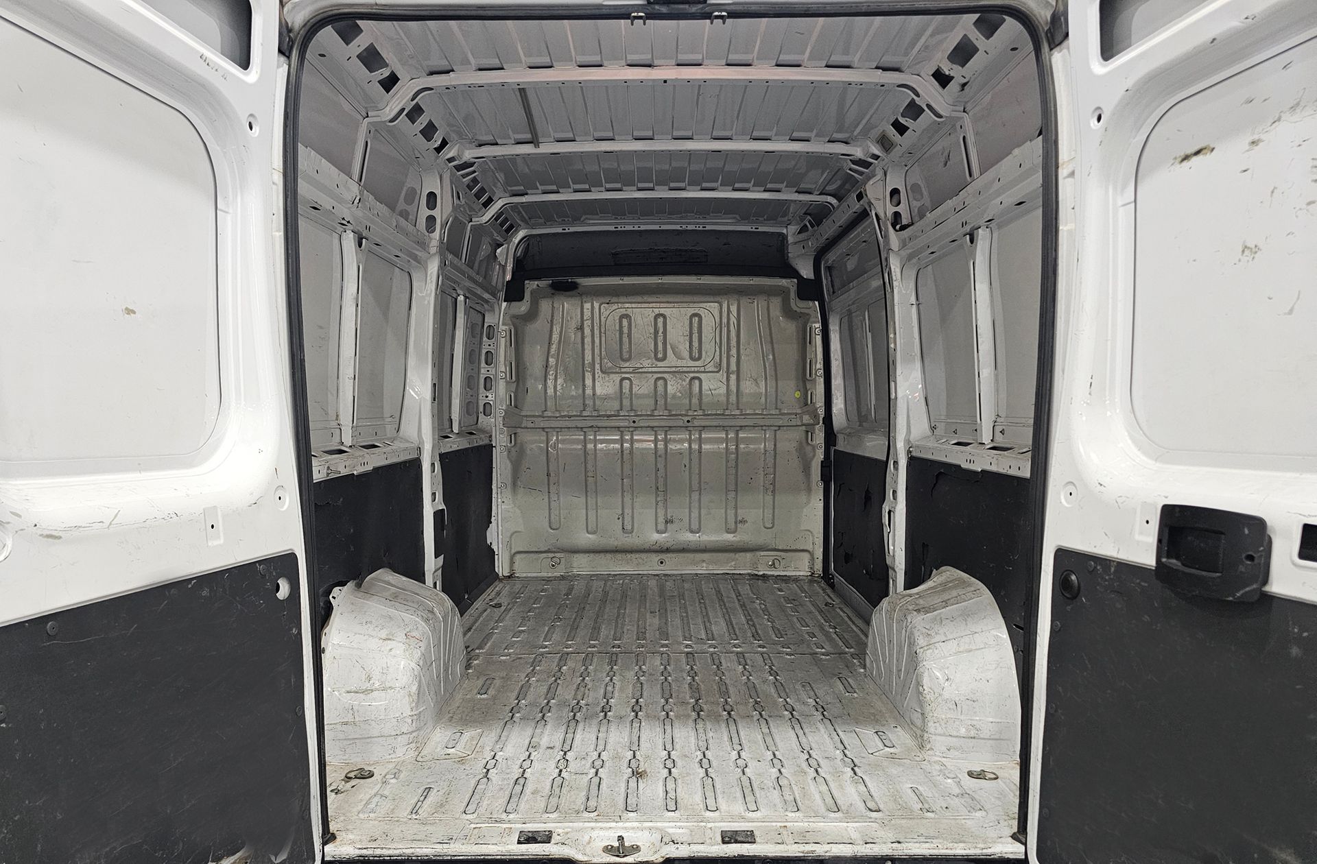 Peugeot Boxer Furgon BlueHDi 140 Pack 335 L2H2 - foto 12