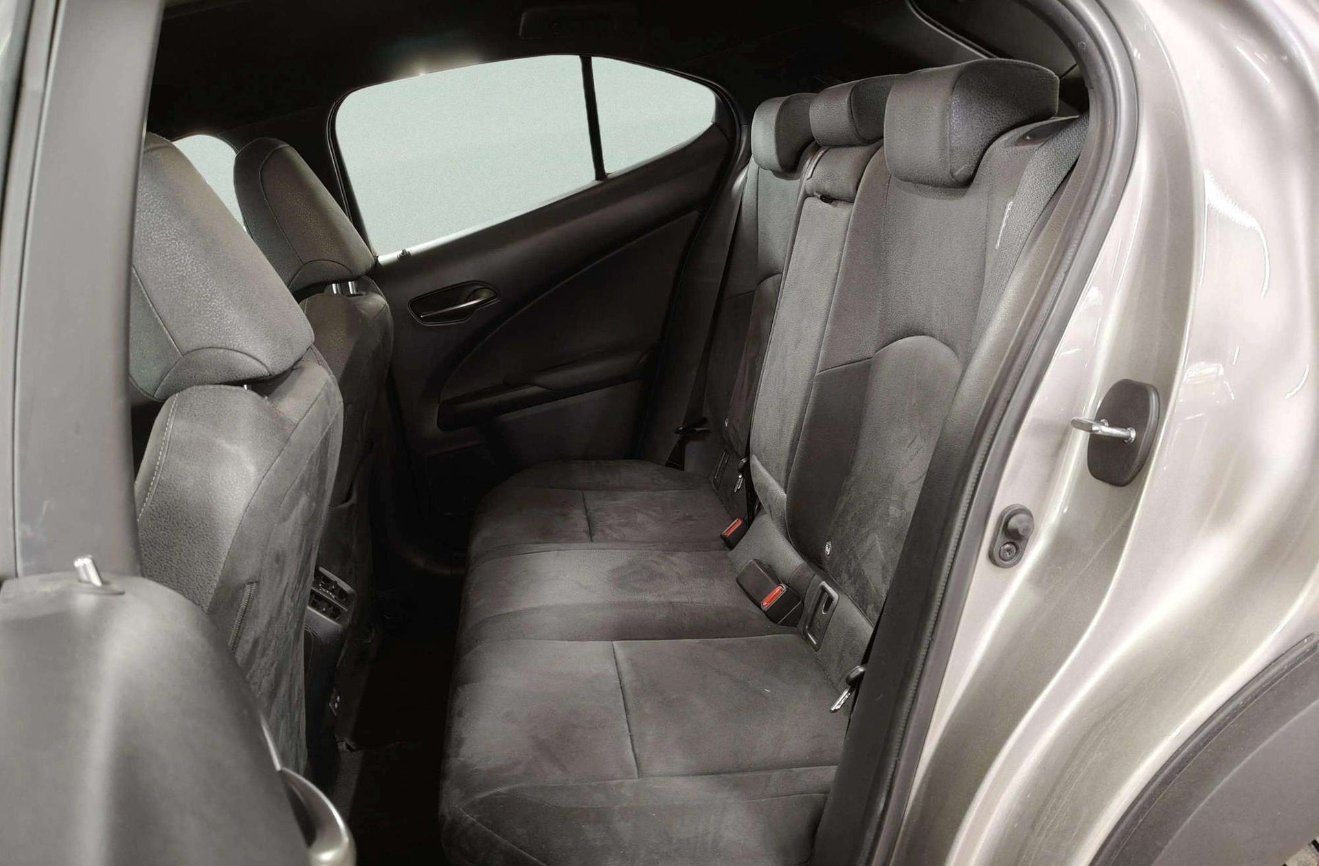 Lexus UX 250h Business 2WD - foto 10