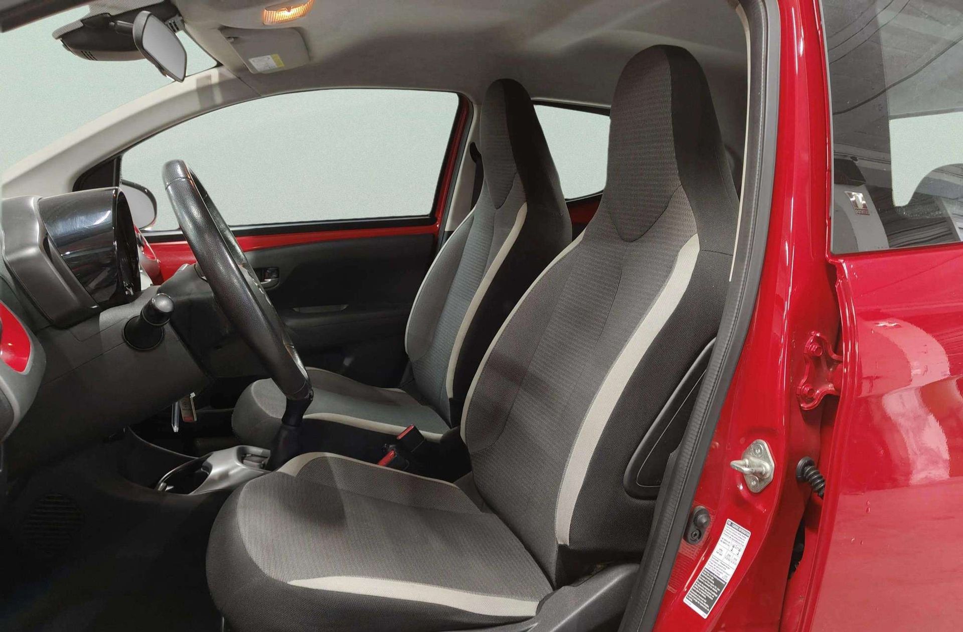 Toyota Aygo 1.0 70 x-play - foto 10