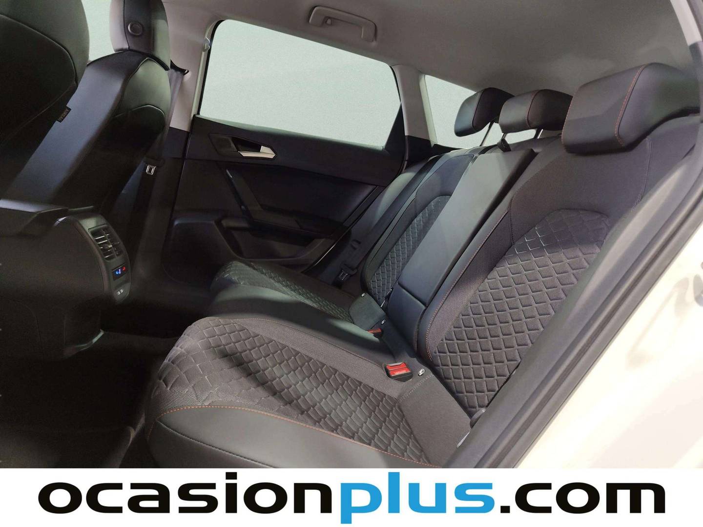 Foto asientos traseros Seat León Seat León ST 2.0 TDI S&S FR XS DSG (150 CV)