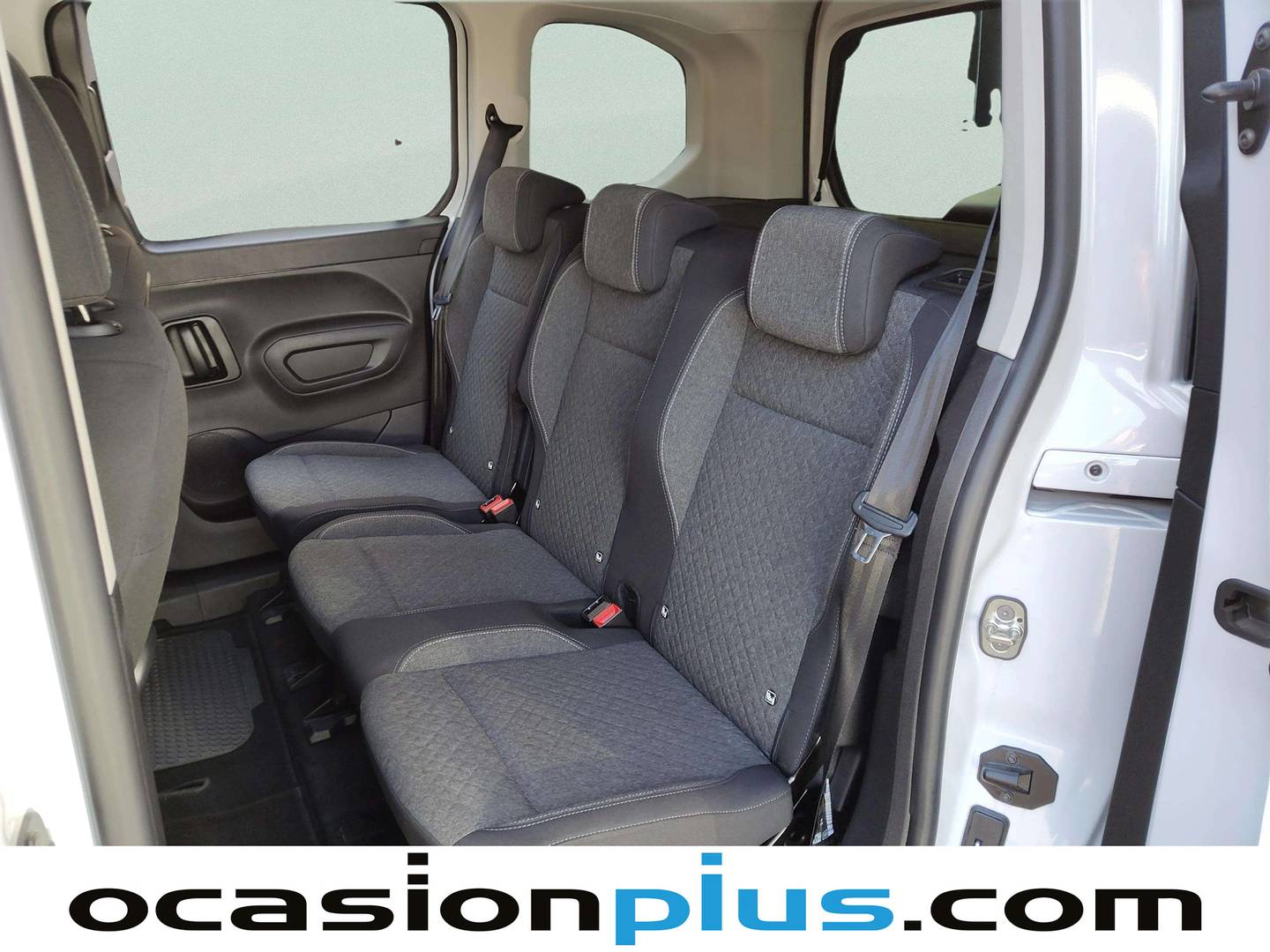 Foto asientos delanteros Opel Combo Opel Combo Combi 1.5 Td S&S (100 CV)