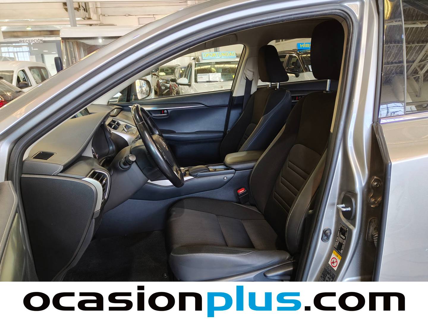 Foto asientos delanteros Lexus NX Lexus NX 300h Sport Edition 2WD (197 CV)
