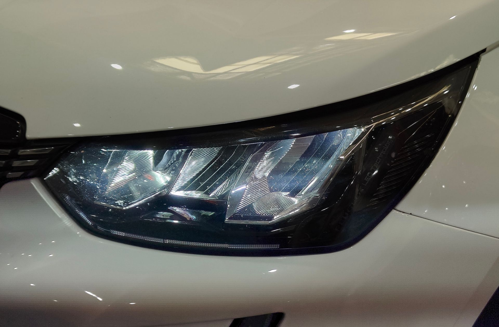 Peugeot 2008 PureTech 100 Allure - foto 12